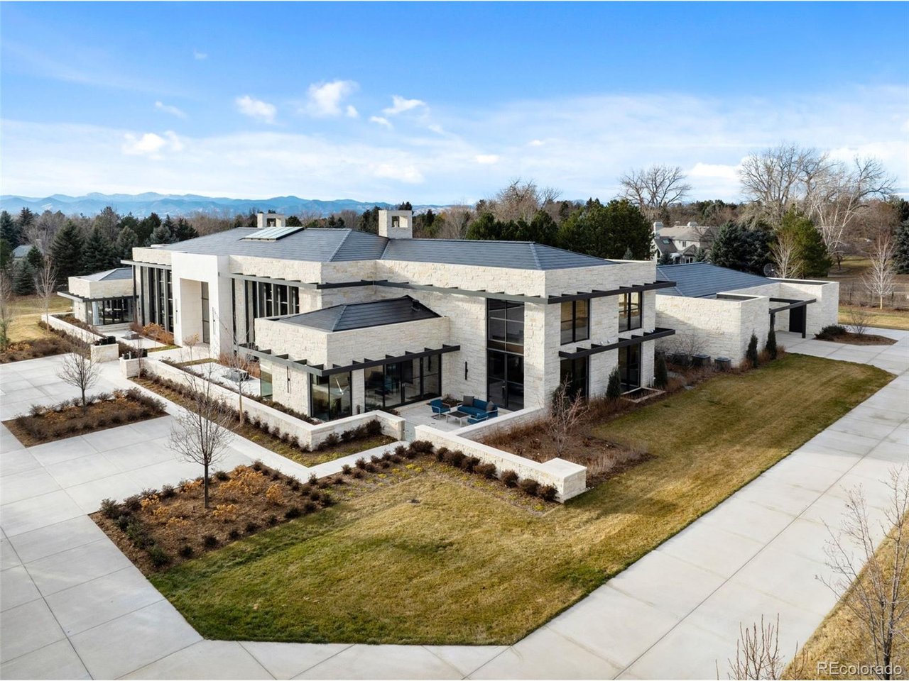 3 Cherry Hills Park Dr