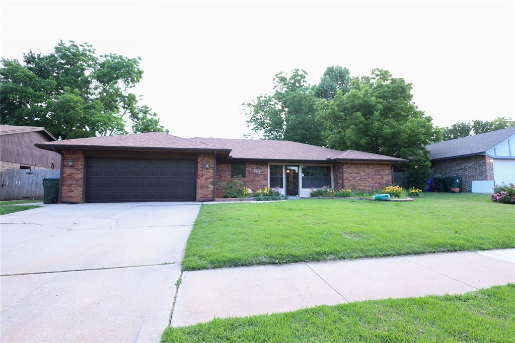 Spacious three bedroom, two bathroom house for lease. This property features a large backyard, newer paint, etc.]. Centrally located, close to schools, shopping centers, etc. Don't miss out on the opportunity to make this house your new home. Storm shelter in garage. Contact us today to schedule a viewing!

Accepts section 8(not OHFA)

Pool most likely will be removed.

Tenants pay Electric, Gas, and Water.


Pets Welcome (2 PET LIMIT):
1 Pet - $300 Deposit + $25/mo Pet Rent
2 Pet - $400 Deposit + $40/mo Pet Rent
