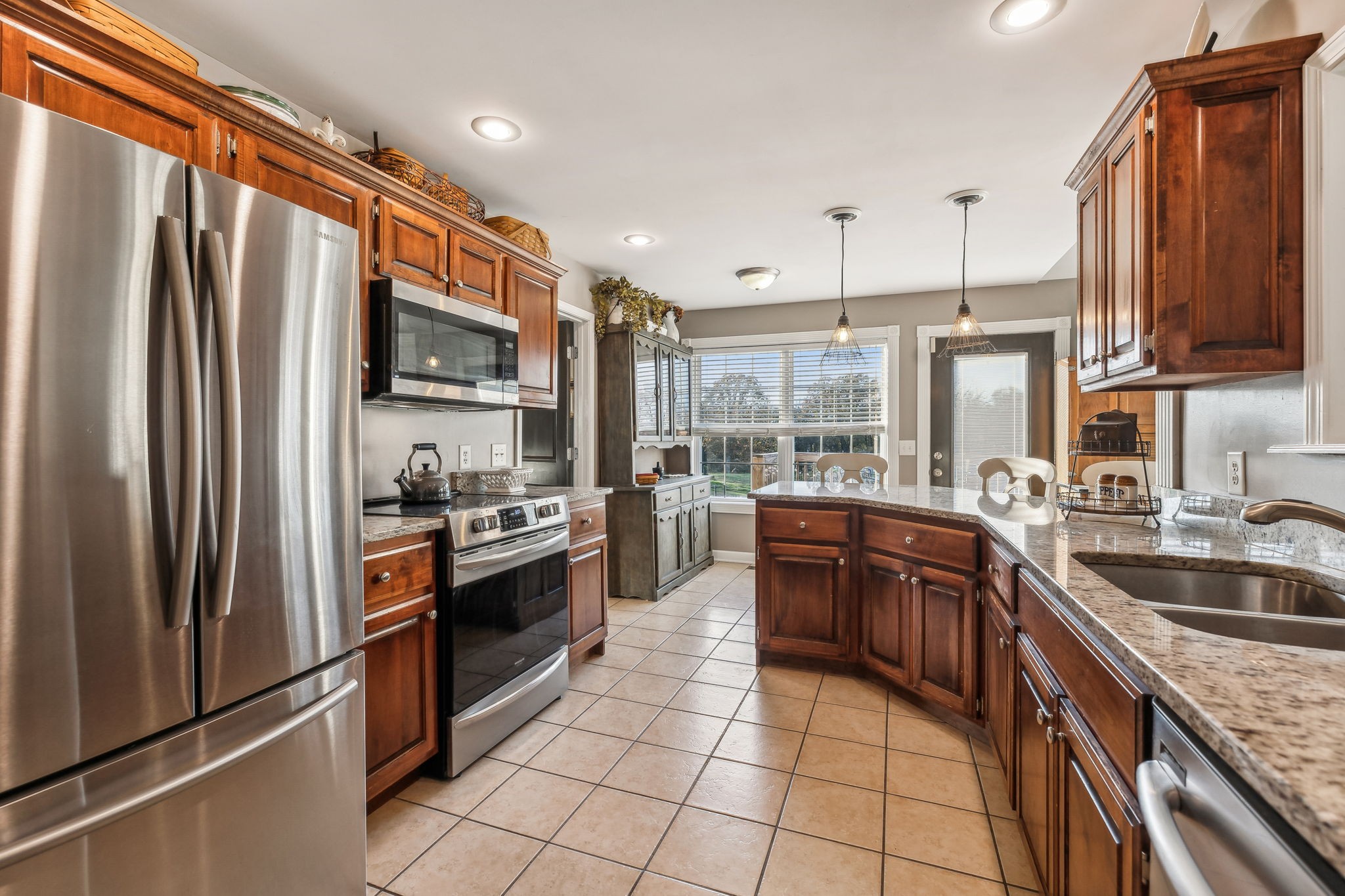 5881 Highway 31 W