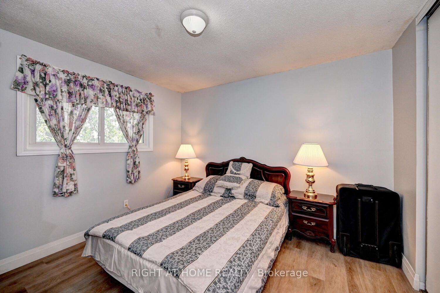 32 Mowat Blvd 60