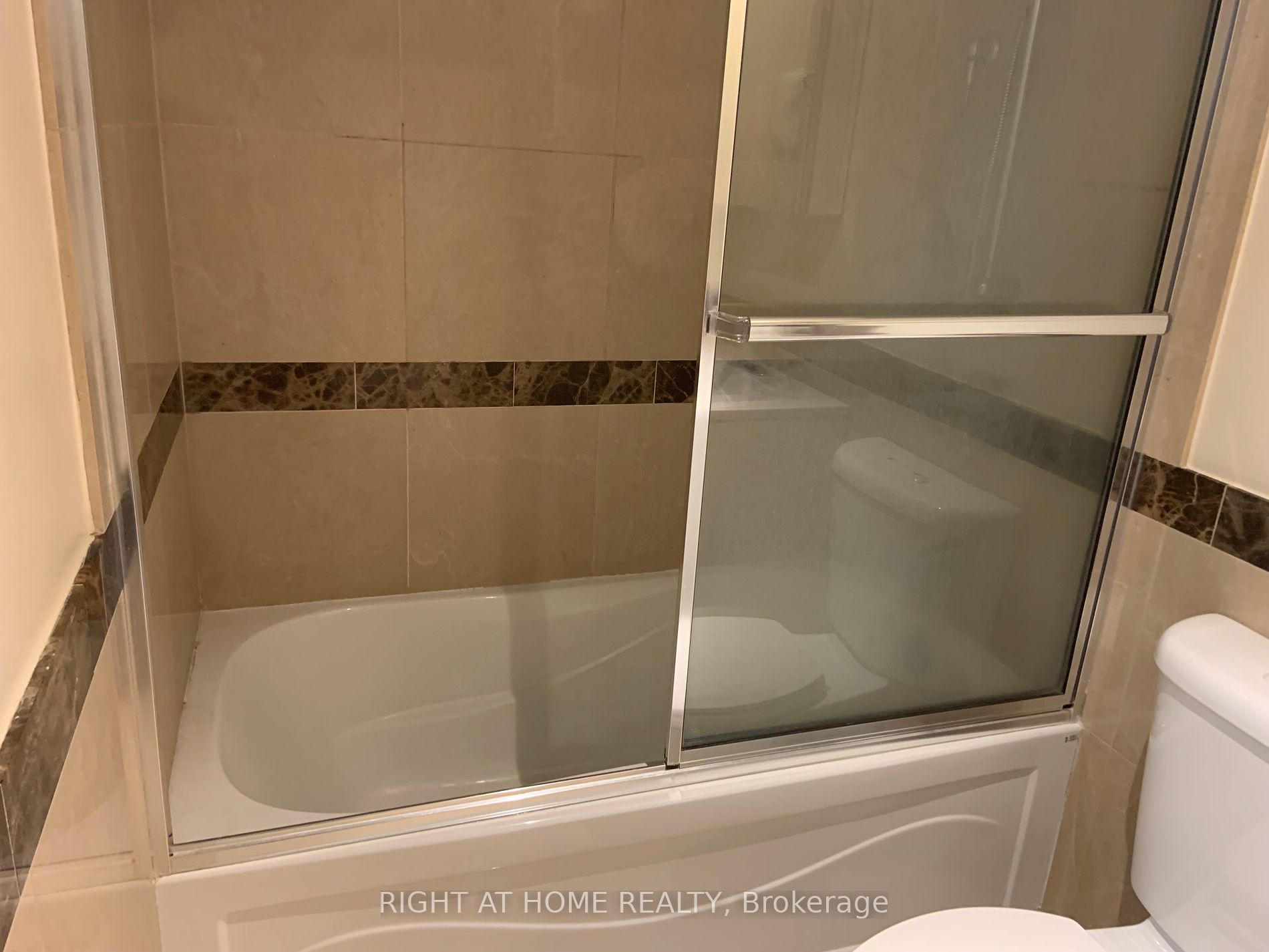 650 E Sheppard Ave 204