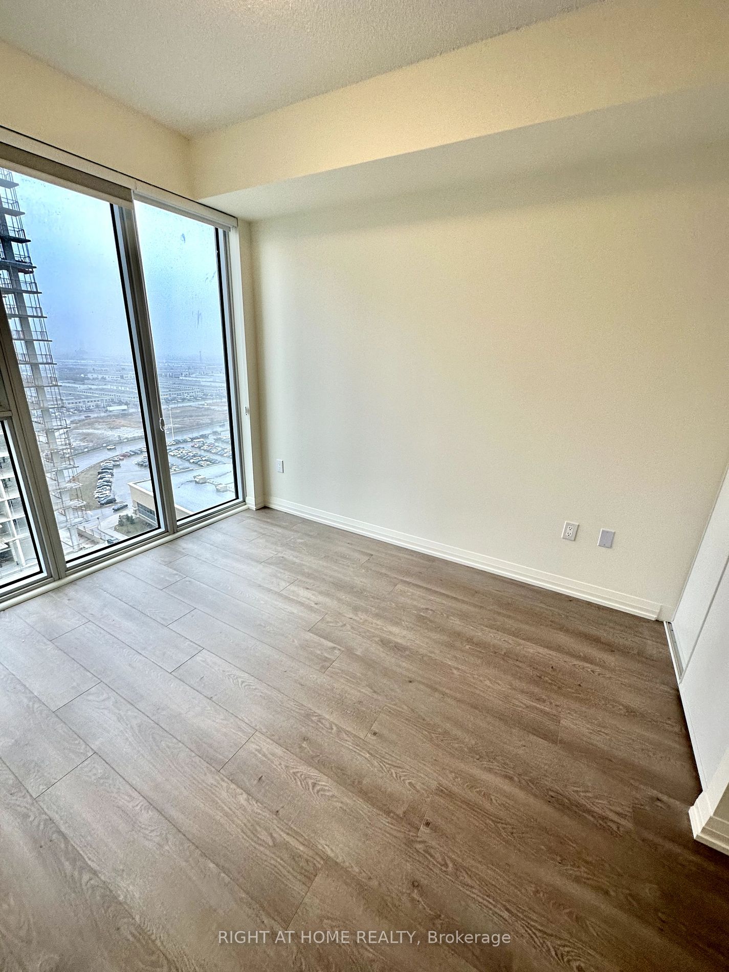 9000 Jane St 1815