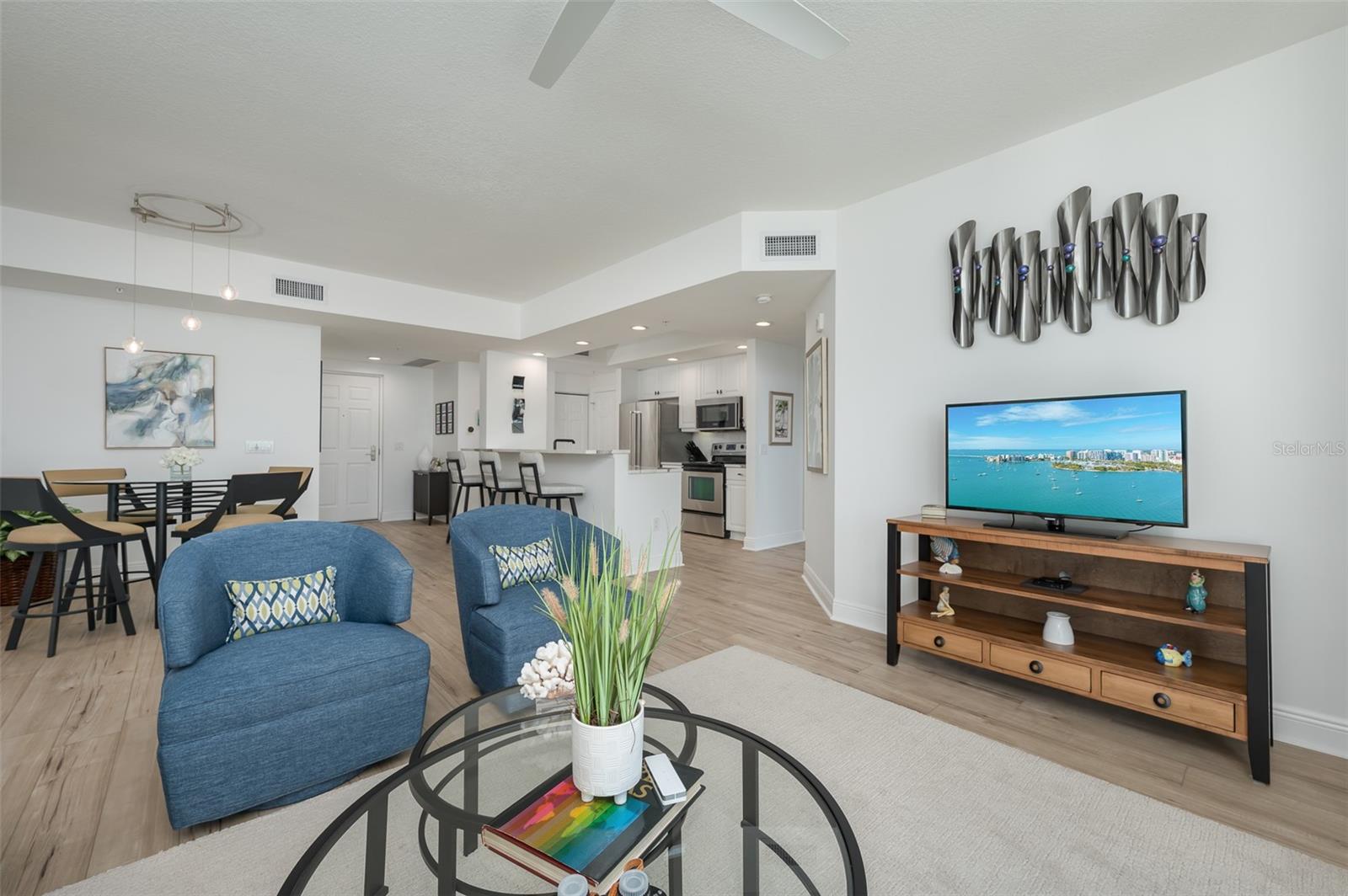 800 N Tamiami Trail 815