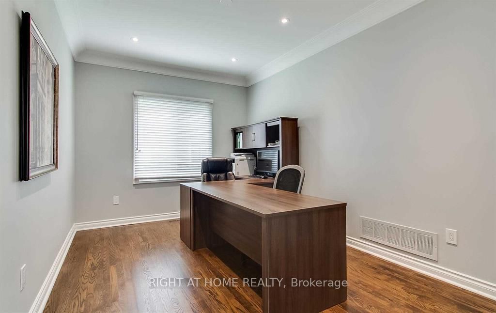 6 Dewbourne Ave