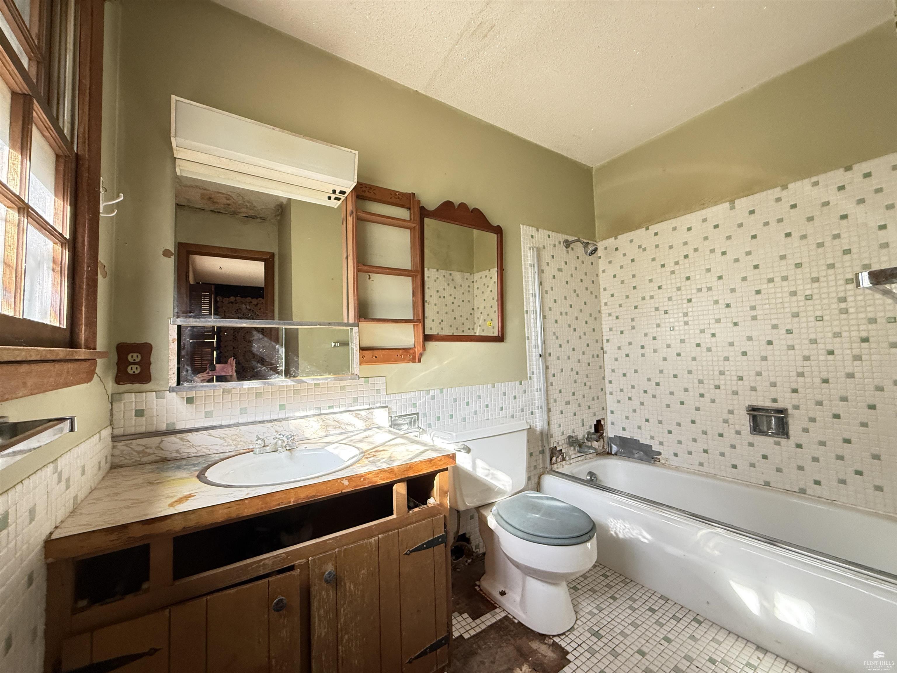 3030 Sunnyside Drive