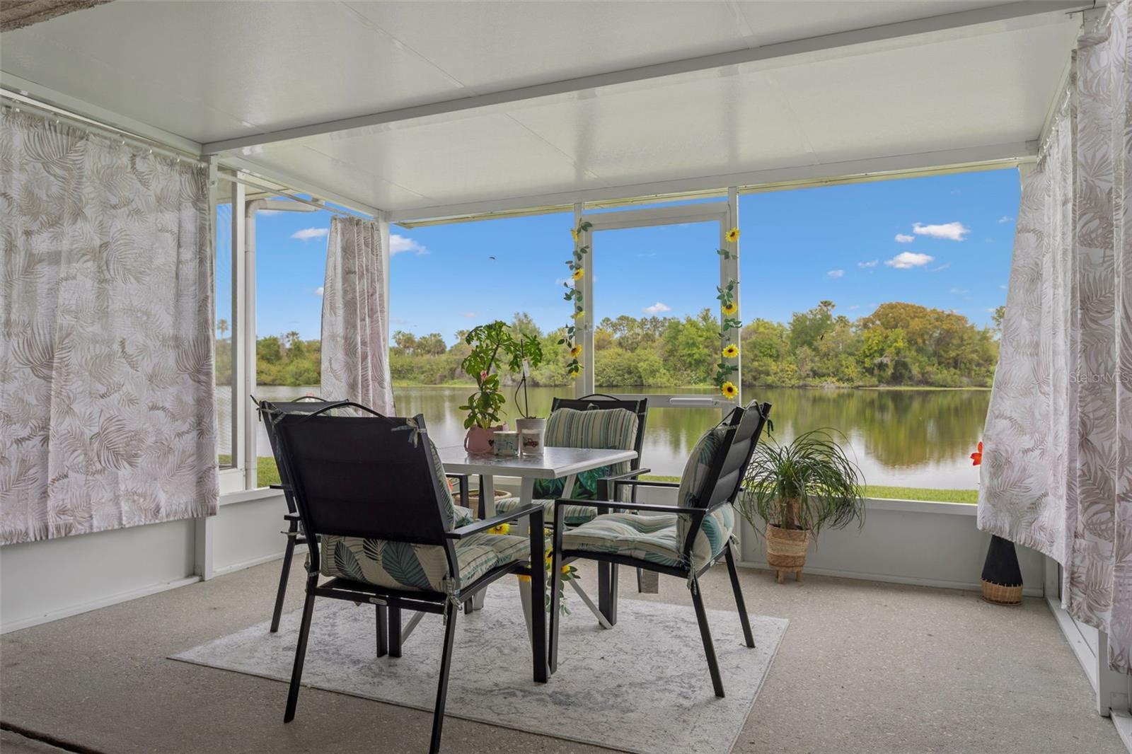425 Kensington Lake Circle