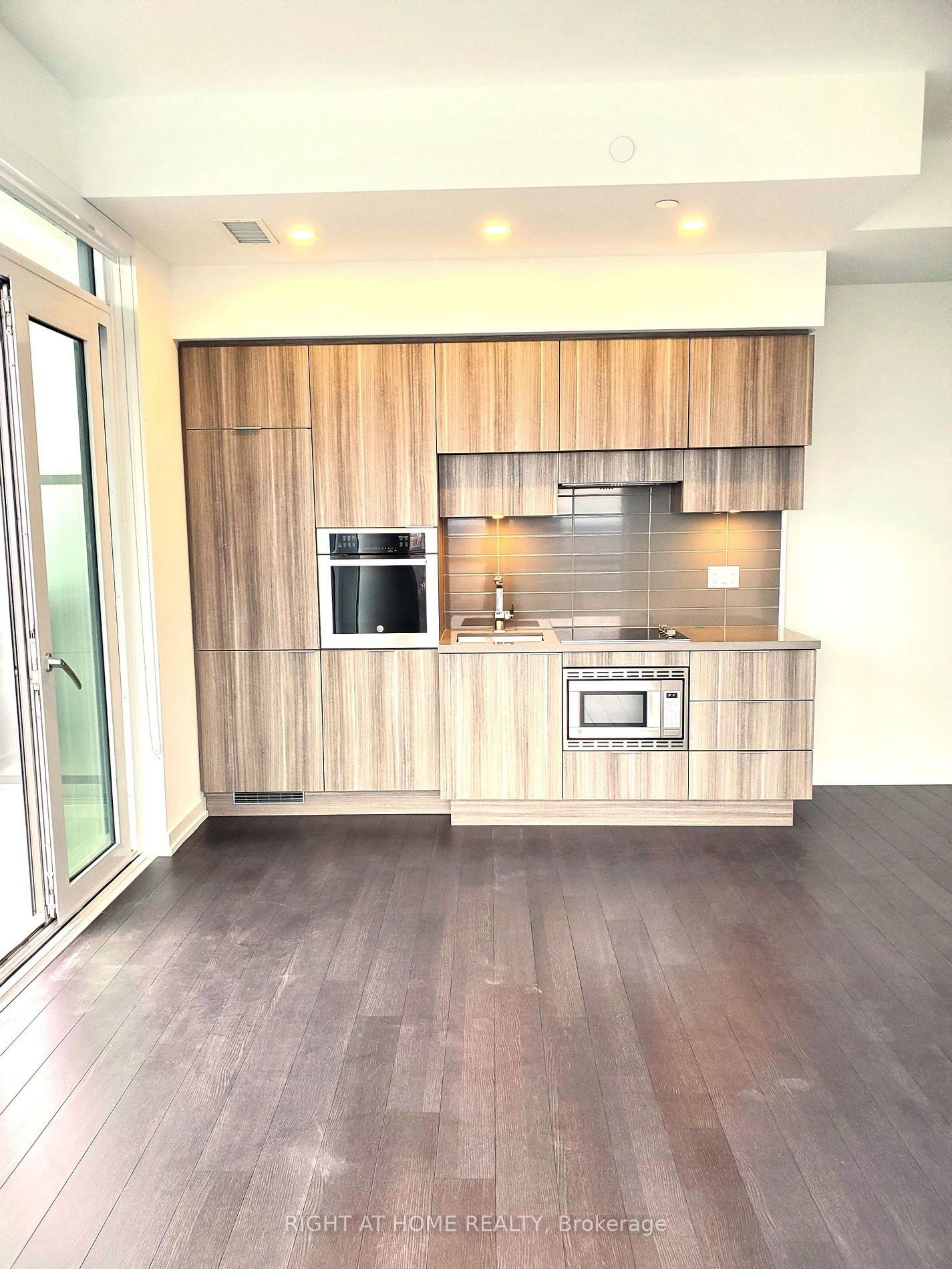 39 Roehampton Ave 3009