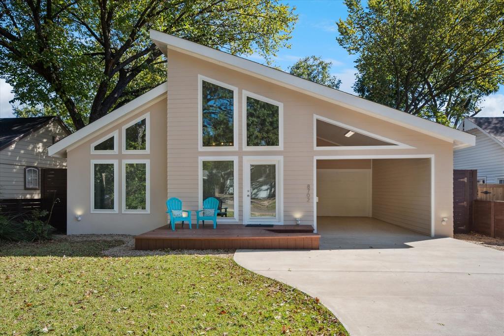 Incredible modern home located walking distance to White Rock Lake and the Dallas Arboretum. Custom-built in 2014 with extra-deep pier foundation for superior stability. This modern, green-certified home features foam insulation throughout for energy efficiency and comfort, plus radiant barrier roof decking to keep the attic cool. This home includes 12-gauge electrical wiring for safer, more durable power delivery.

Open floor plan with vaulted ceilings and generously oversized bedrooms for comfortable, flexible living. The primary suite is so large it offers flexible space for an office, studio, or gym, with a large walk-in closet, which is a rare find in East Dallas.

Interior highlights include Silestone countertops, custom cabinetry, porcelain tile bathrooms, and high-performance Thermopane windows that bring in an abundant of natural light. Kitchen features all stainless appliances including a Bertazzoni premium Italian gas range. Refrigerator, washer, and dryer to convey.