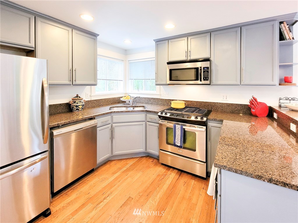 1209 Aurora Avenue N