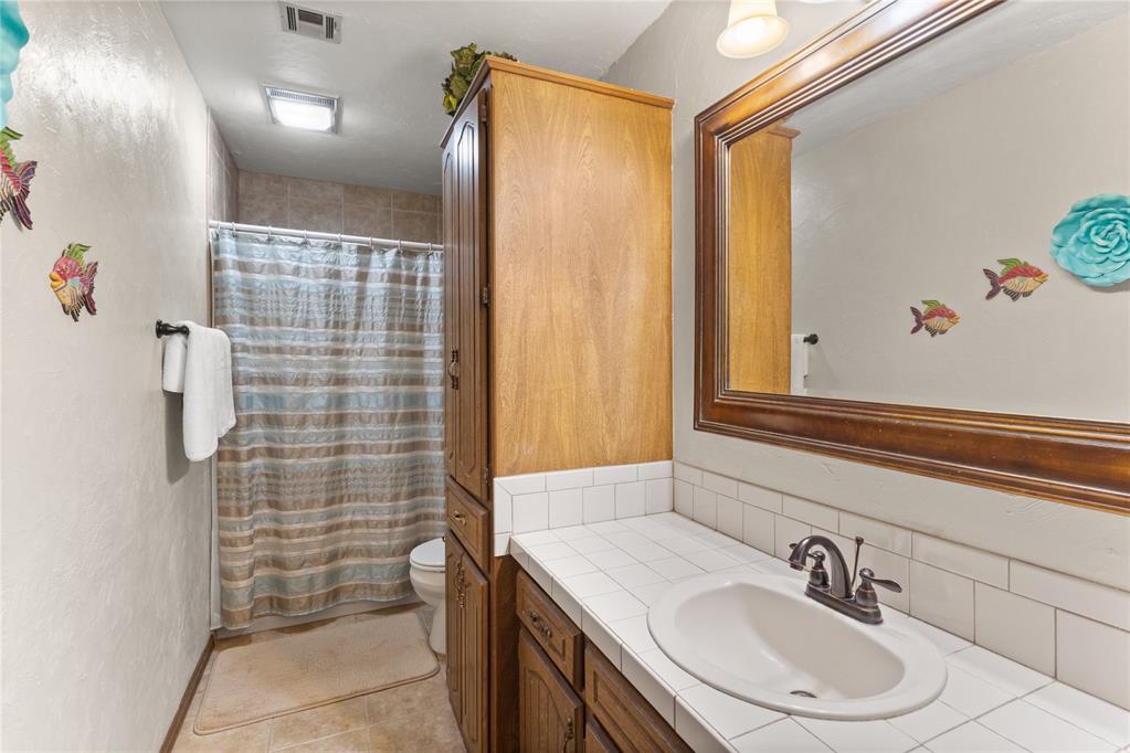1421 E Quail