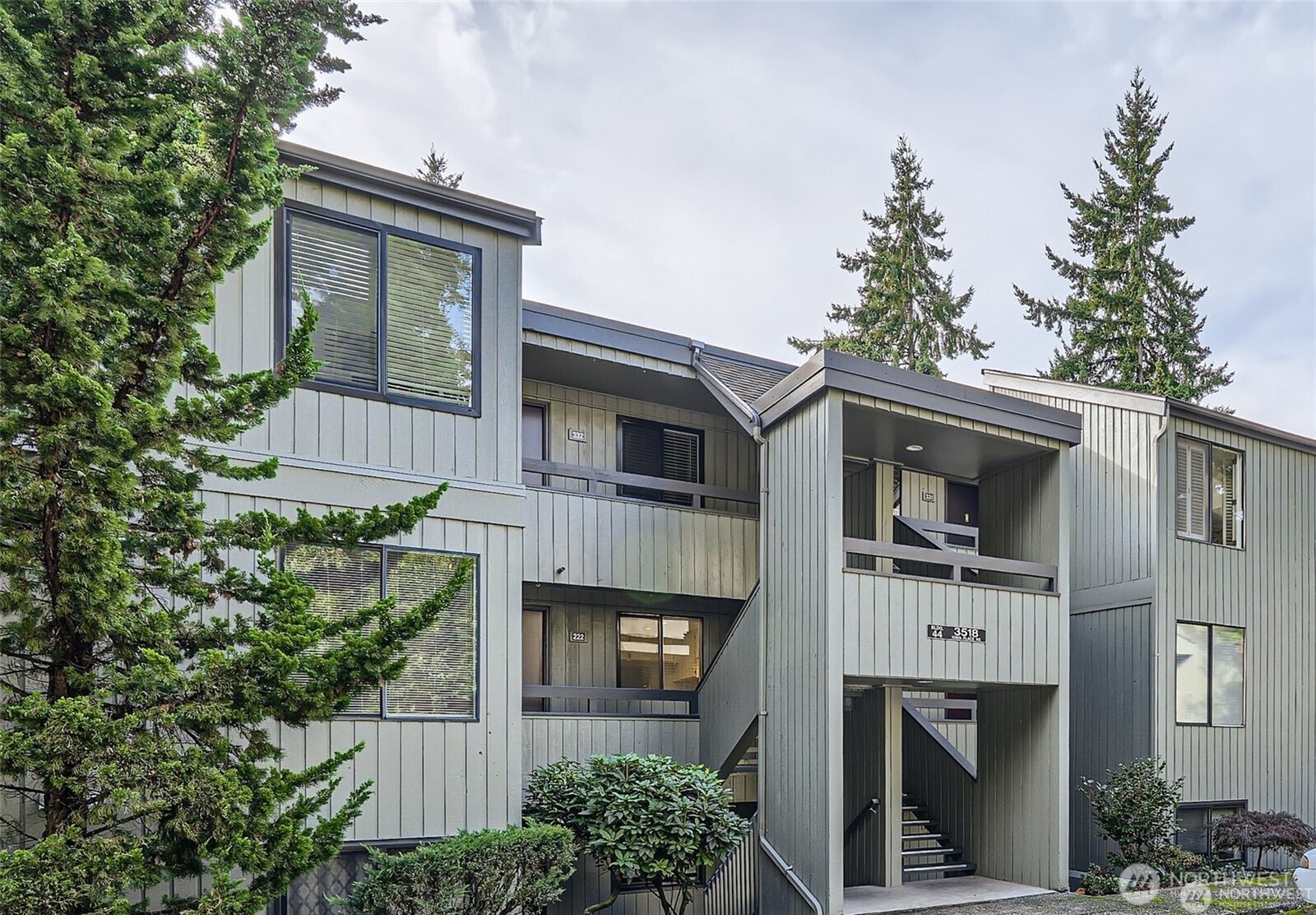 Bellevue - 3518  109th Place NE