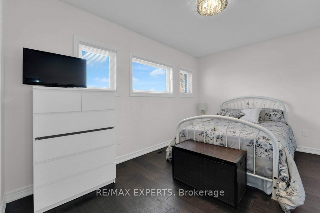 10 Esposito Dr