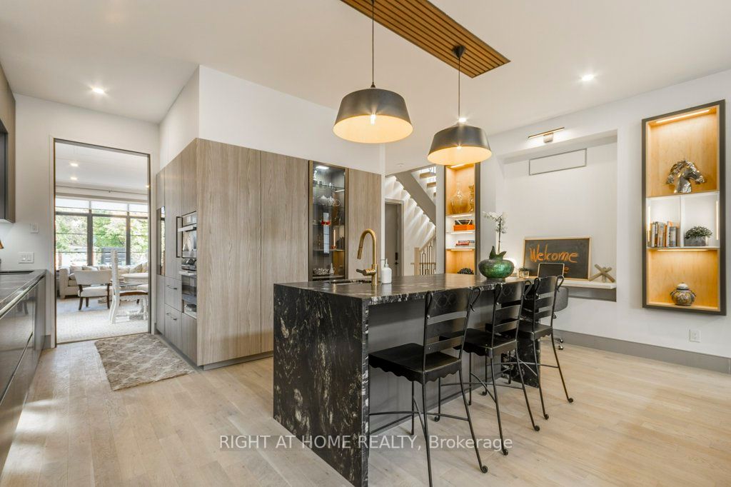 118 Martin Grove Rd