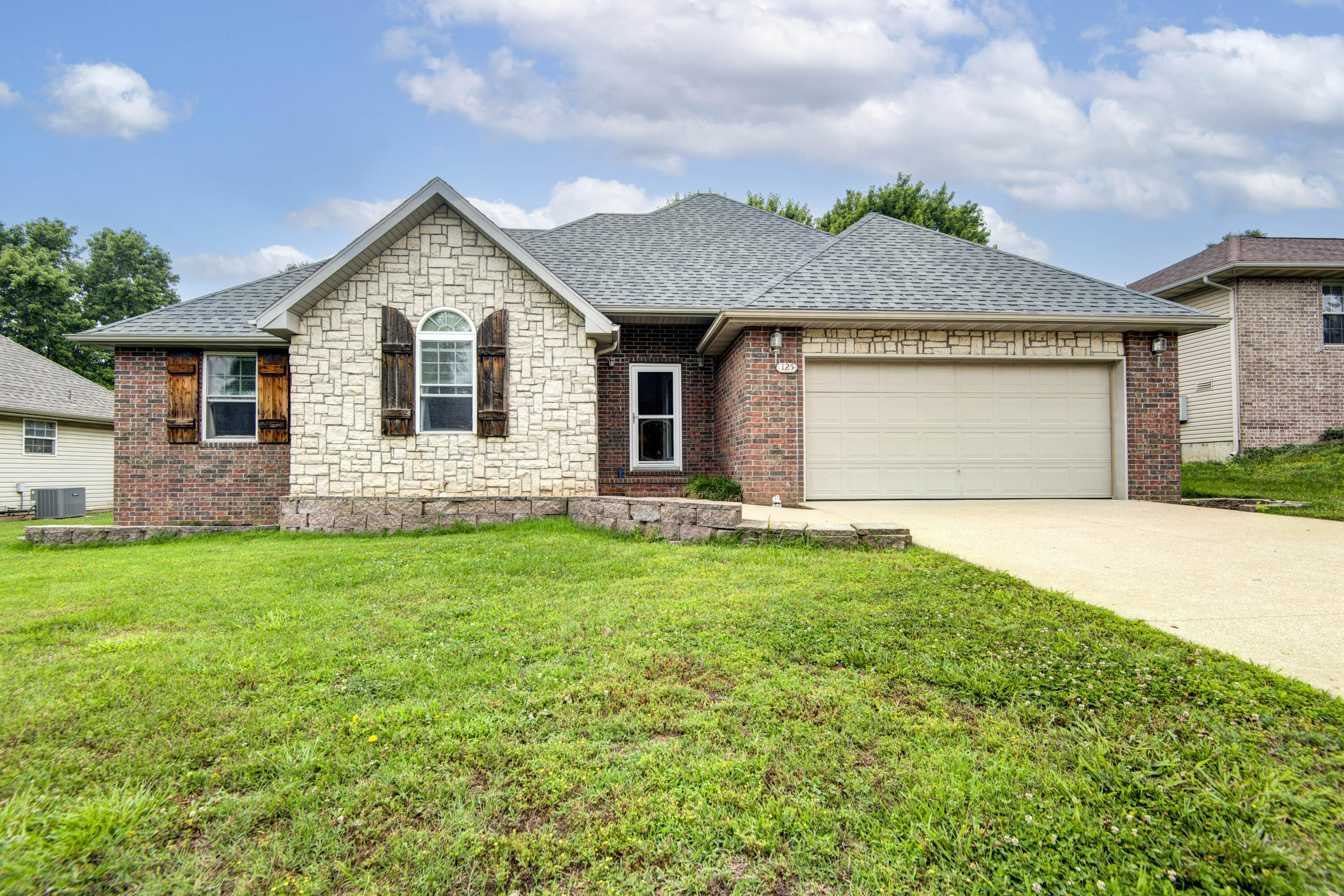 125 W Silver Oak Street