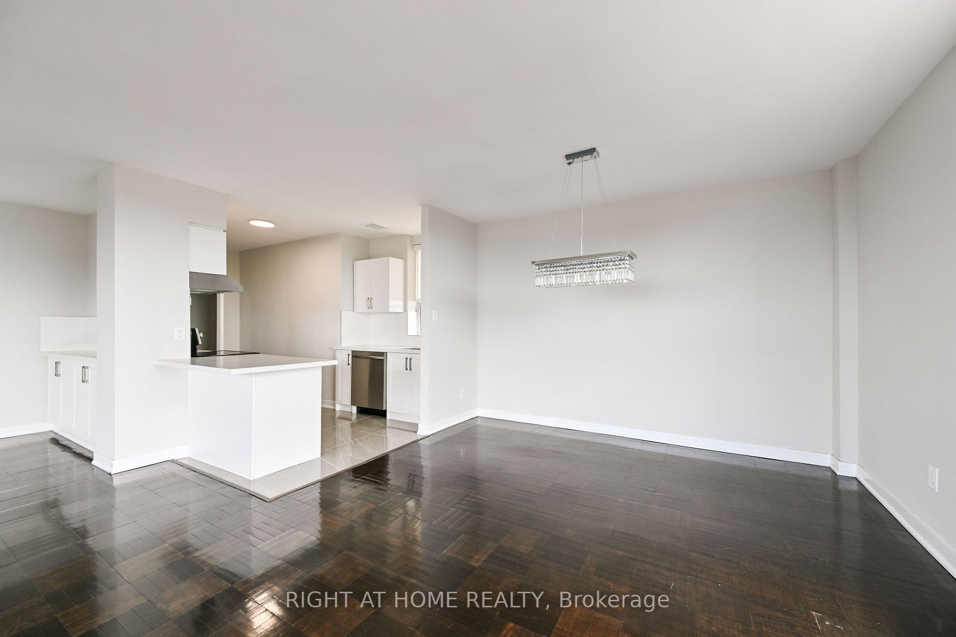 780 W Eglinton Ave 606
