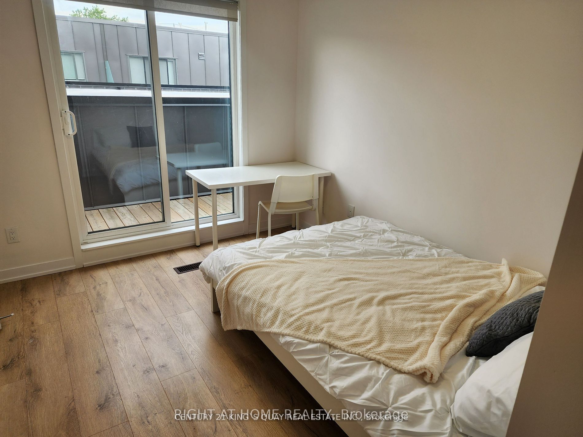 1740 N Simcoe St 42