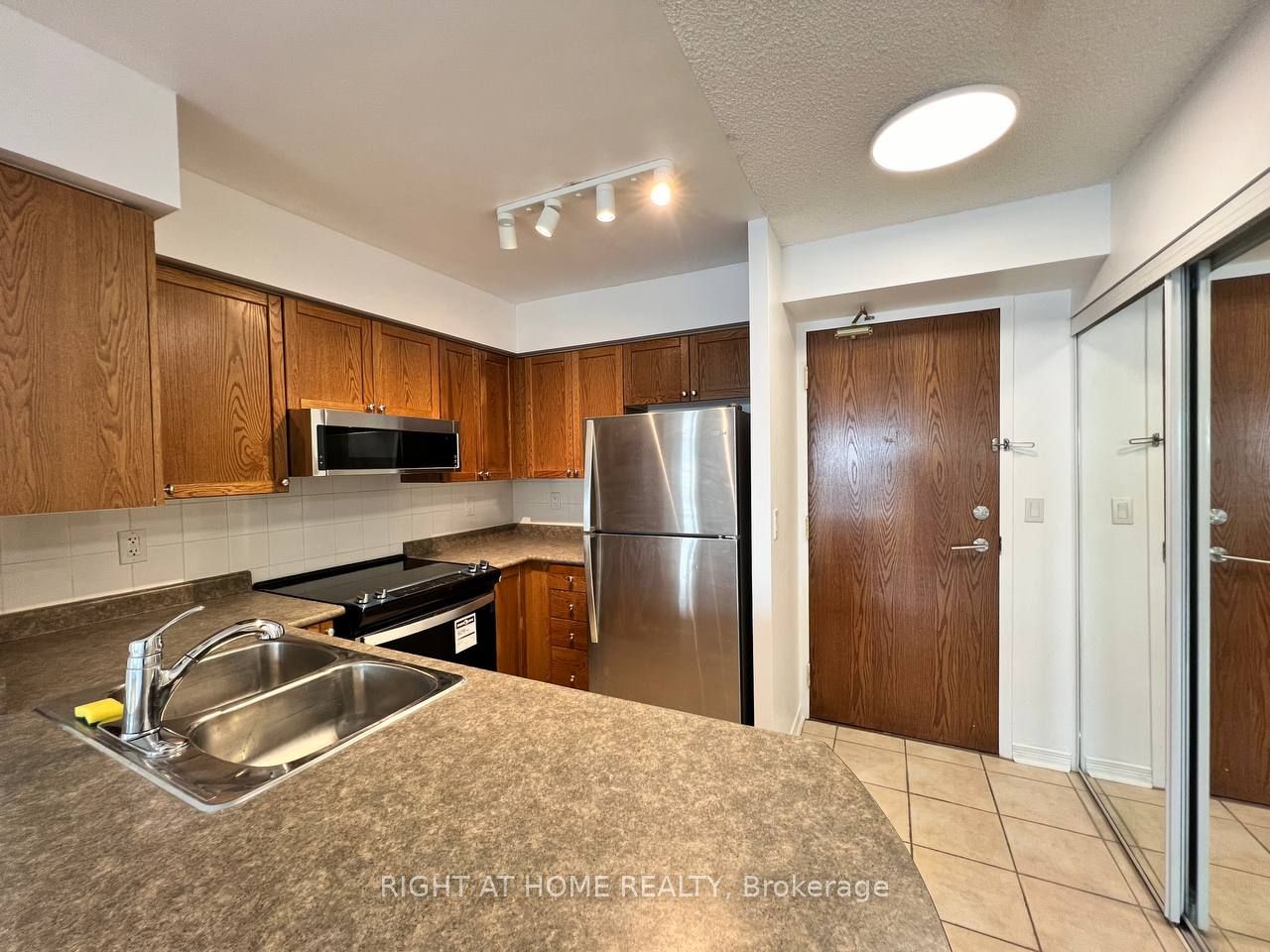 11 Oneida Cres 1202