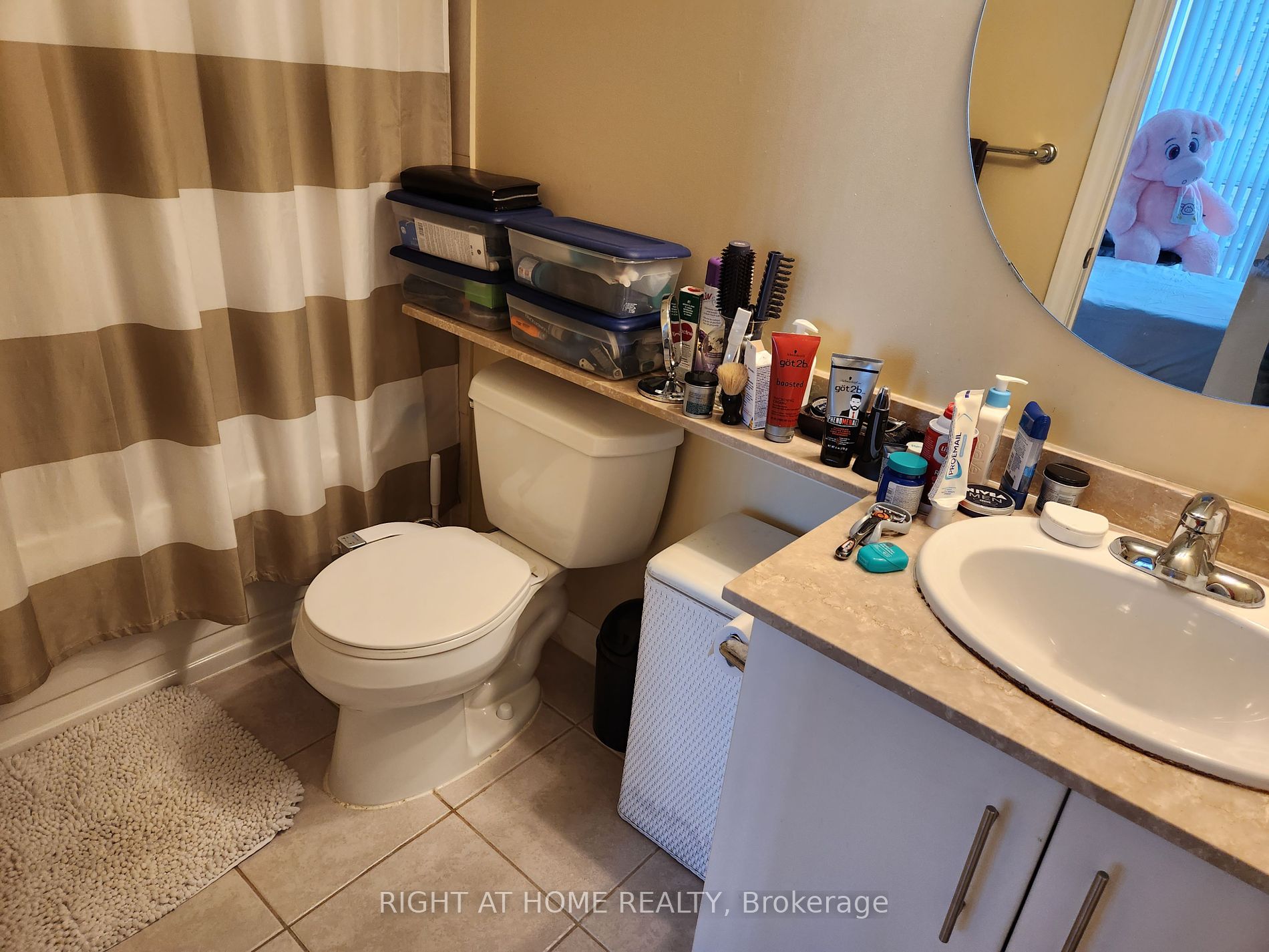 16 Yonge St 1306