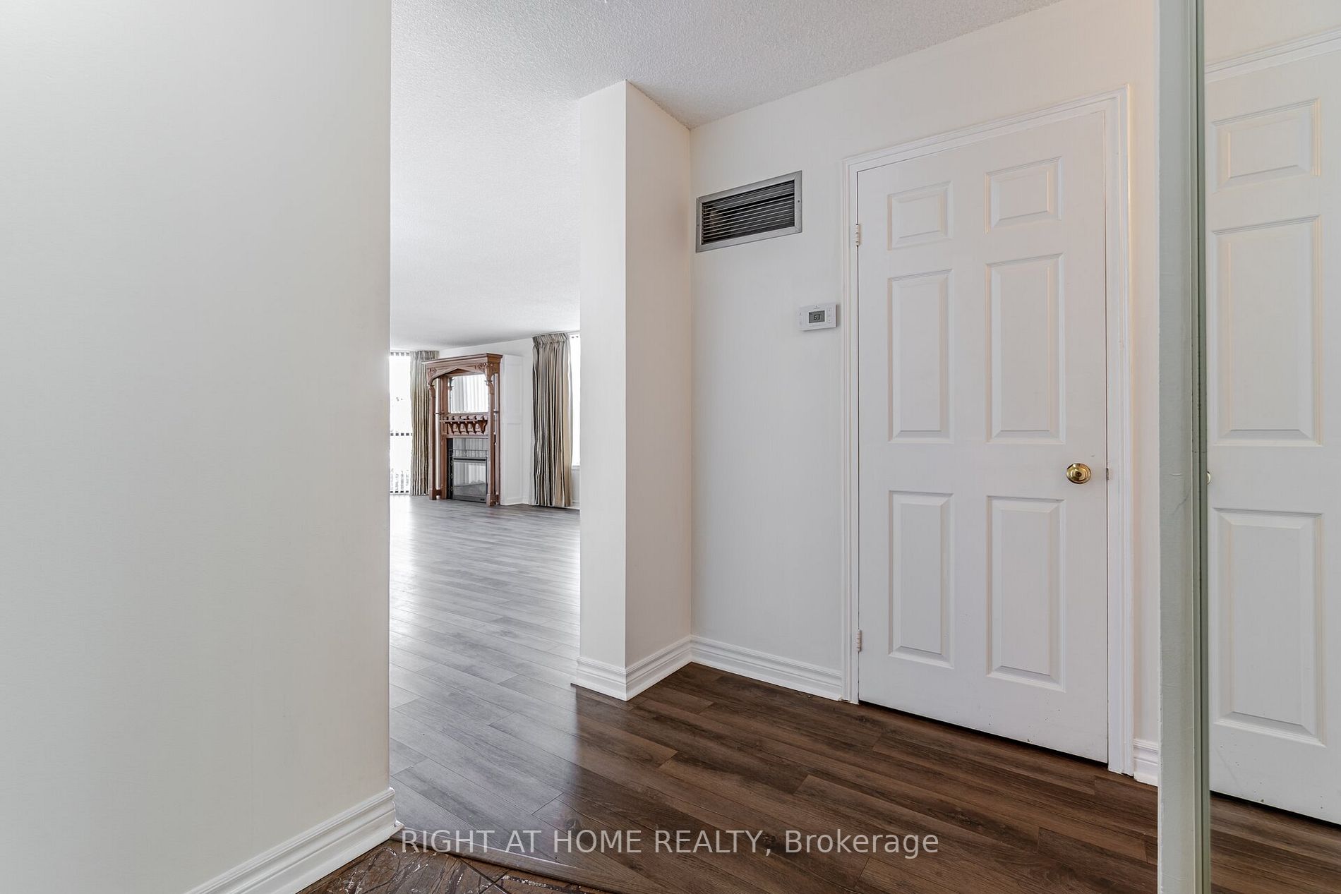 1230 Marlborough Crt 208
