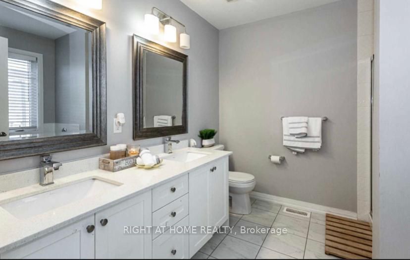 743 Banks Cres