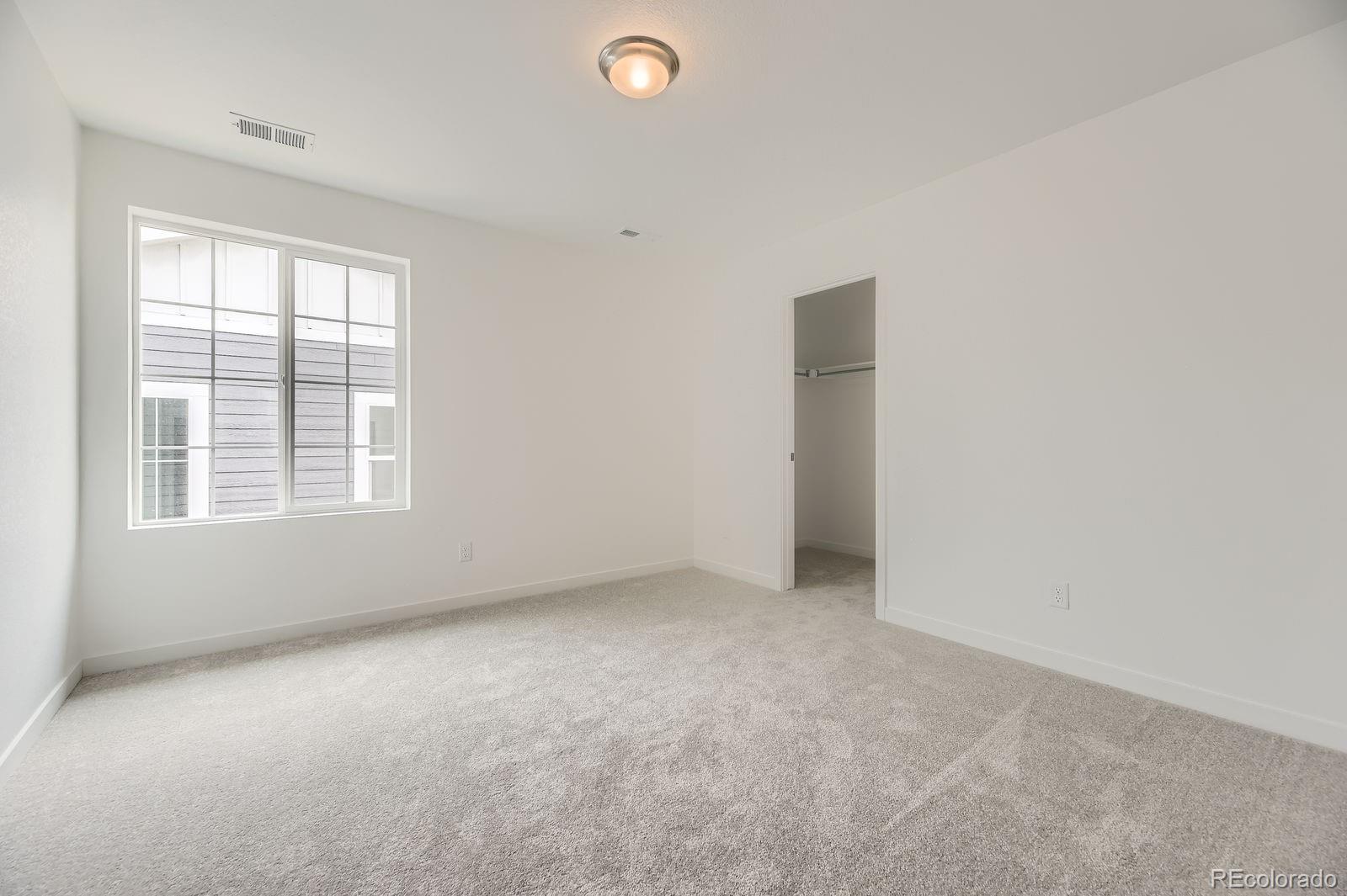 10976 Snowdon Street