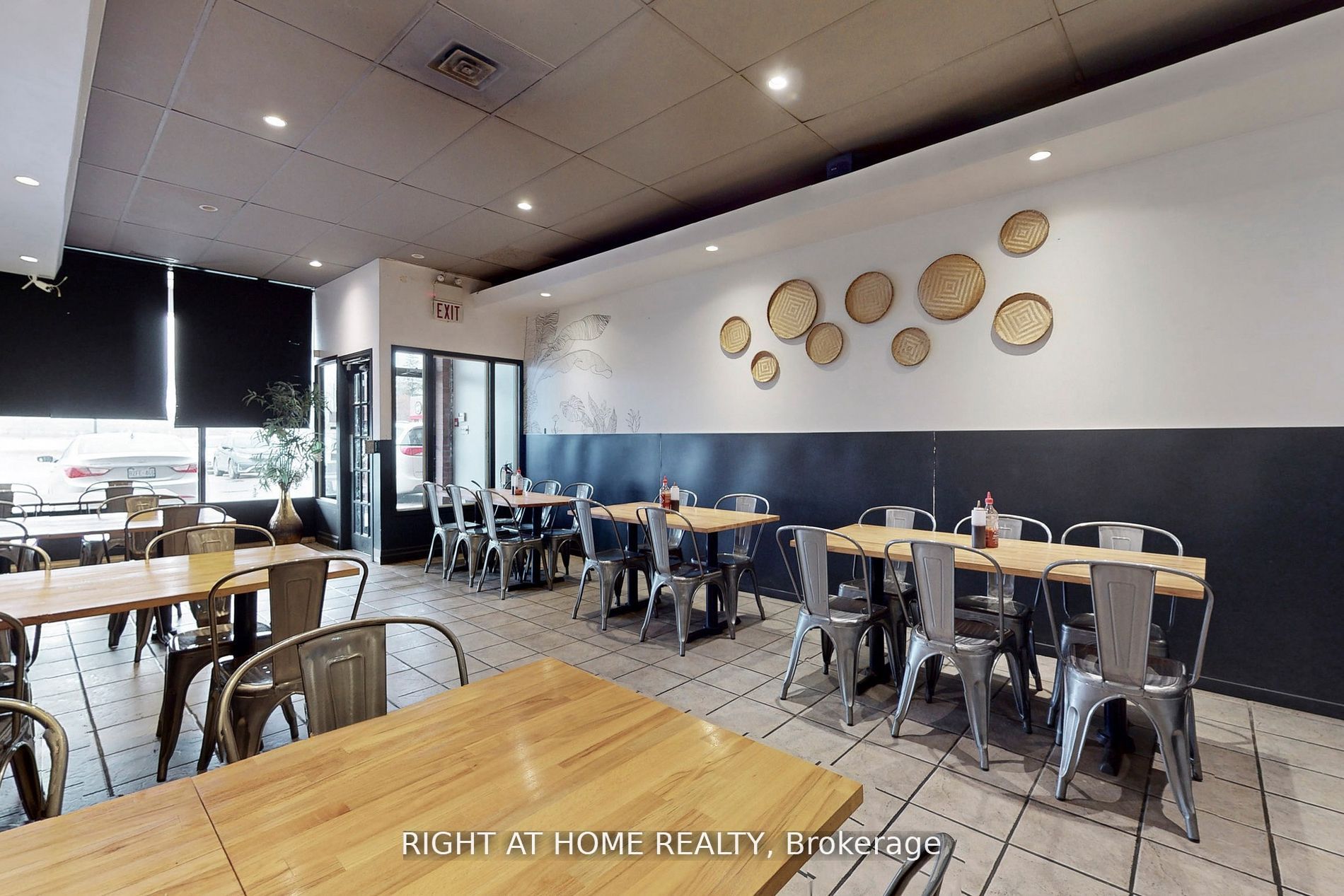 16925 Yonge St 8
