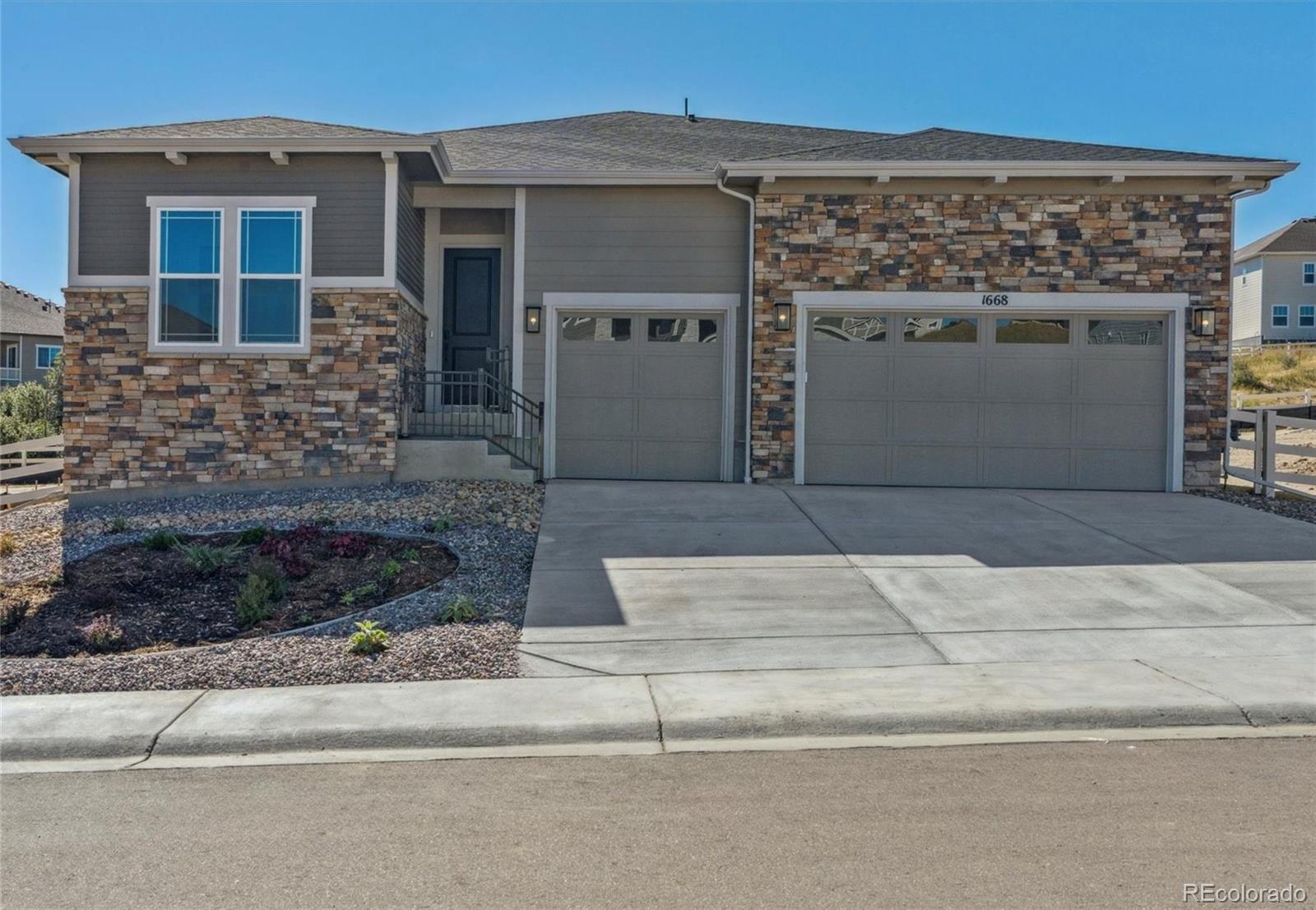 1668 Green Fern Point