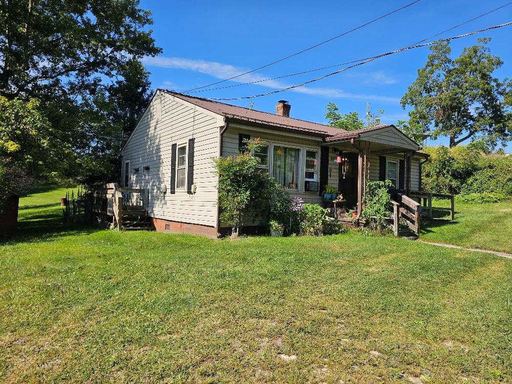 Charming 2-bedroom, 1-bath home in Fries with convenience. Featuring durable vinyl siding, hardwood flooring, and a low-maintenance metal roof. Located just minutes from the scenic New River, the New River Trail, and the expansive Jefferson National Forest, outdoor enthusiasts will love the endless opportunities for hiking, biking, kayaking, and more. Whether you're looking for a full-time residence, weekend retreat, or investment property, this cozy home puts you right in the heart of Virginia's natural beauty. Call today!