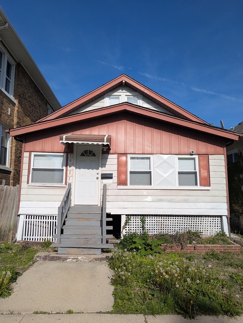 MOVE IN READY 3 BED 1 BATH WITH HARDWOOD FLOORS AND LOW TAXES. 2 CAR GARAGE. NEW KITCHEN AND BATH. FRONT AND REAR ENCLOSED PORCH. UNFINISHED BASEMENT AWAITS YOUR POSSIBILITIES. VA AND FHA OFFERS WELCOME. TEXT LA FOR LINK TO ~60 PROPERTY PORTFOLIO.