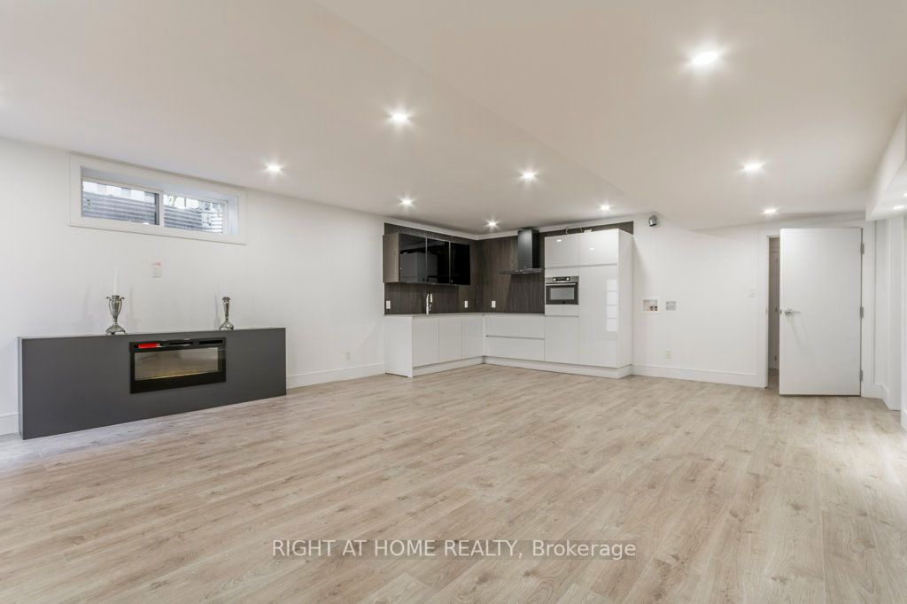 118 Martin Grove Rd