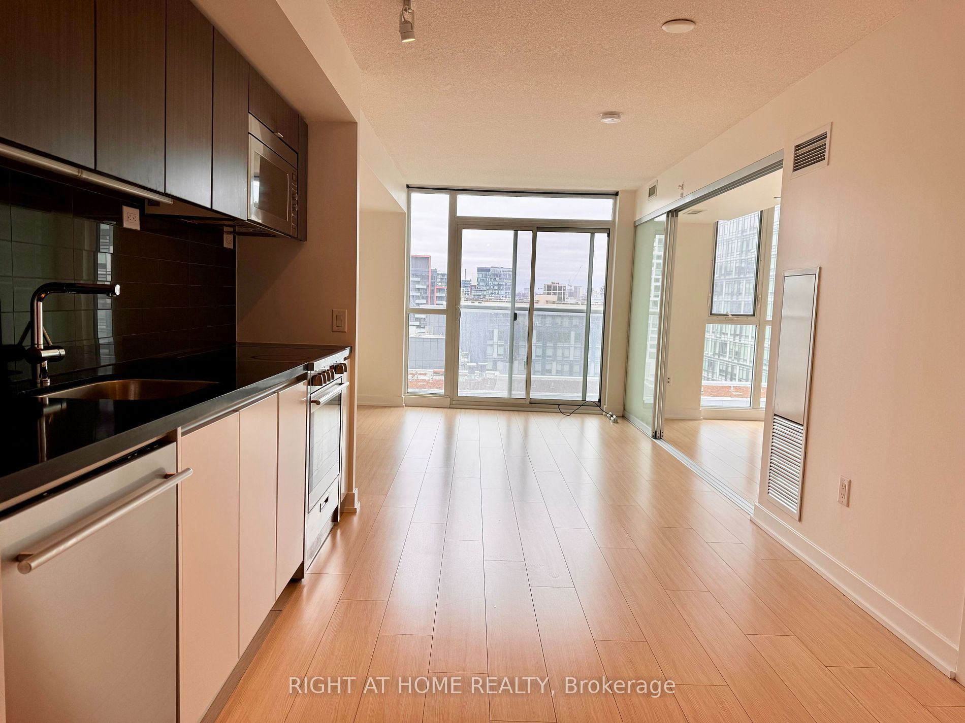 85 N Queens Wharf Rd 1209