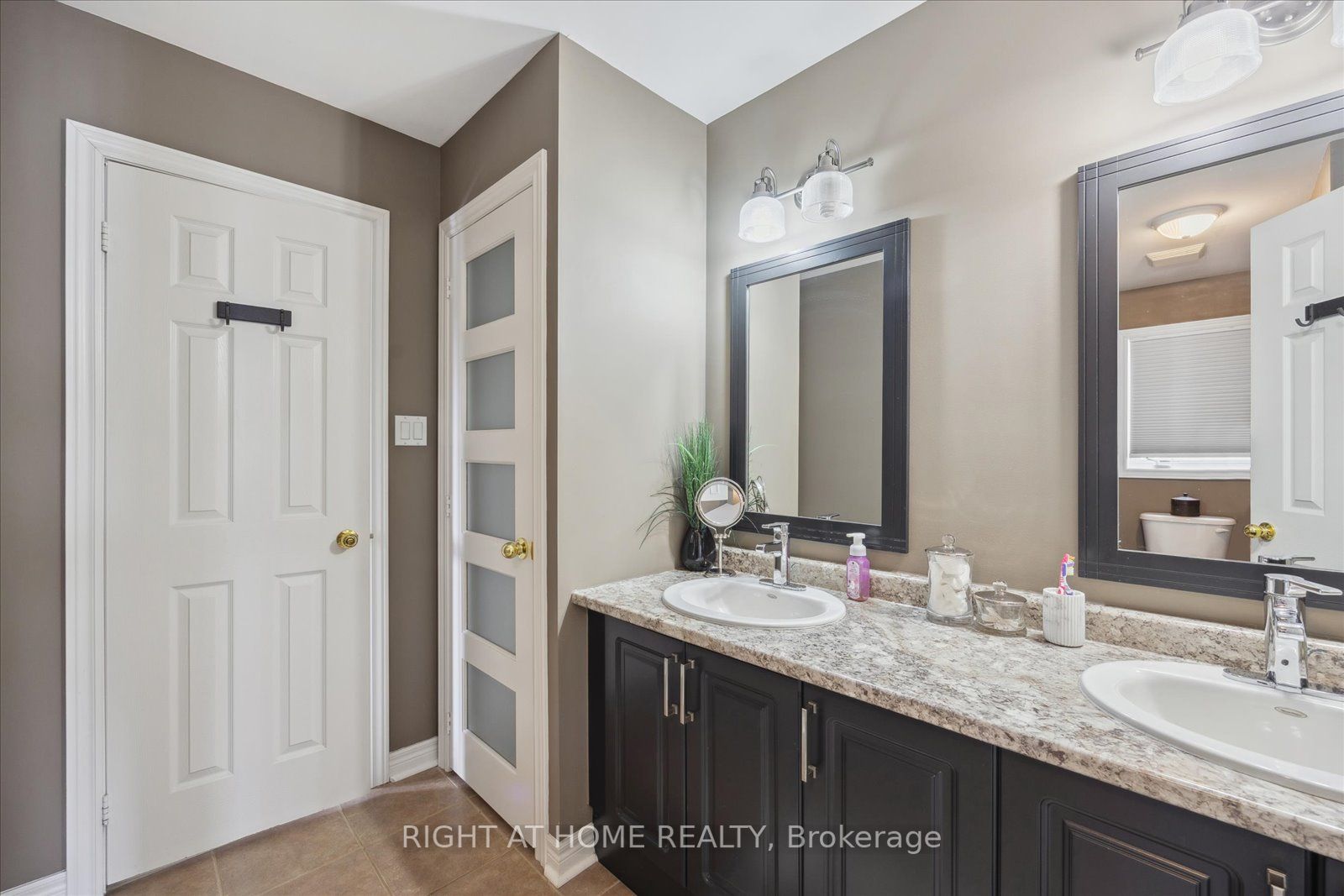 110 Roseborough Dr