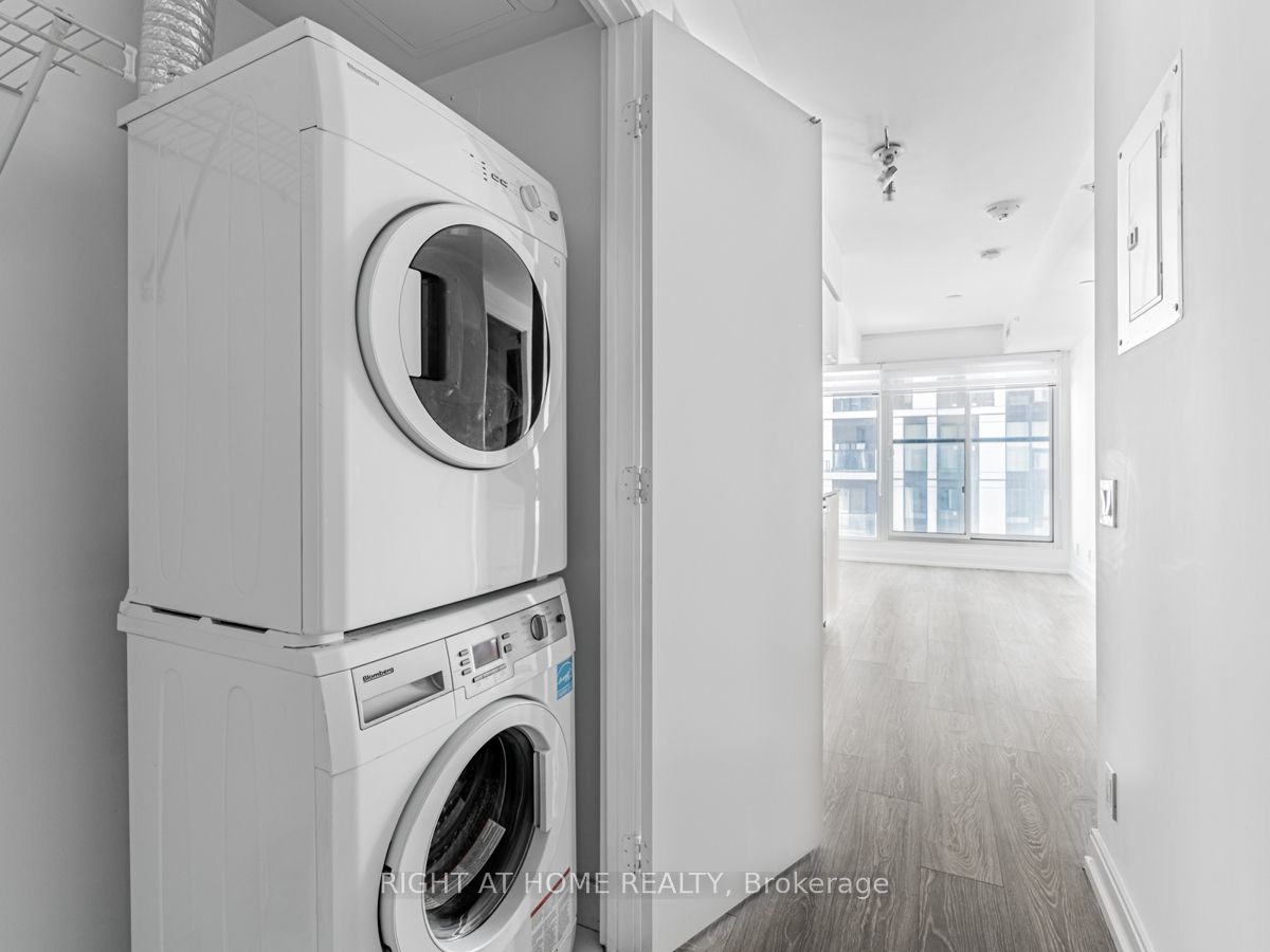 181 E Dundas St 2715