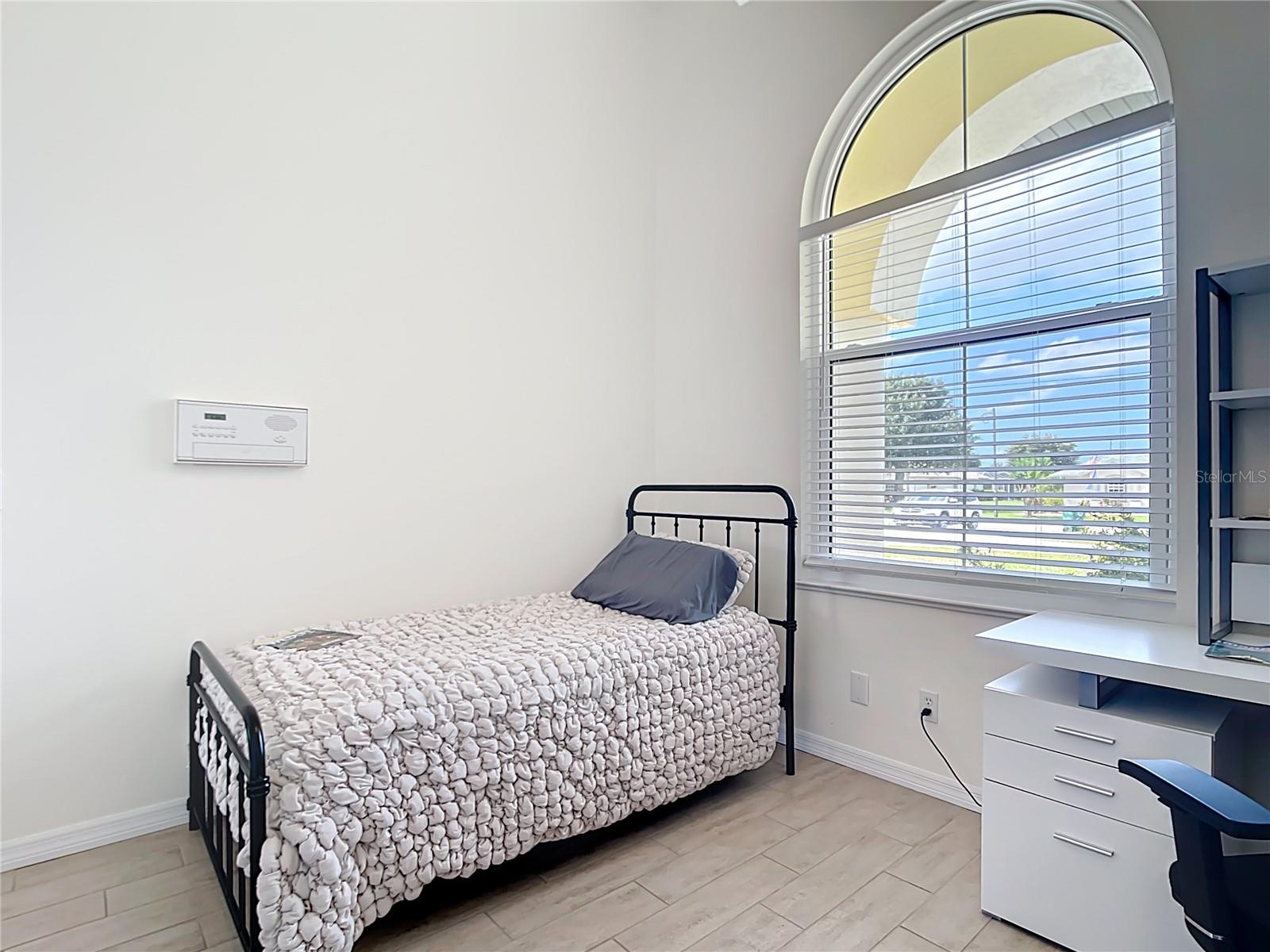 613 Boundary Boulevard