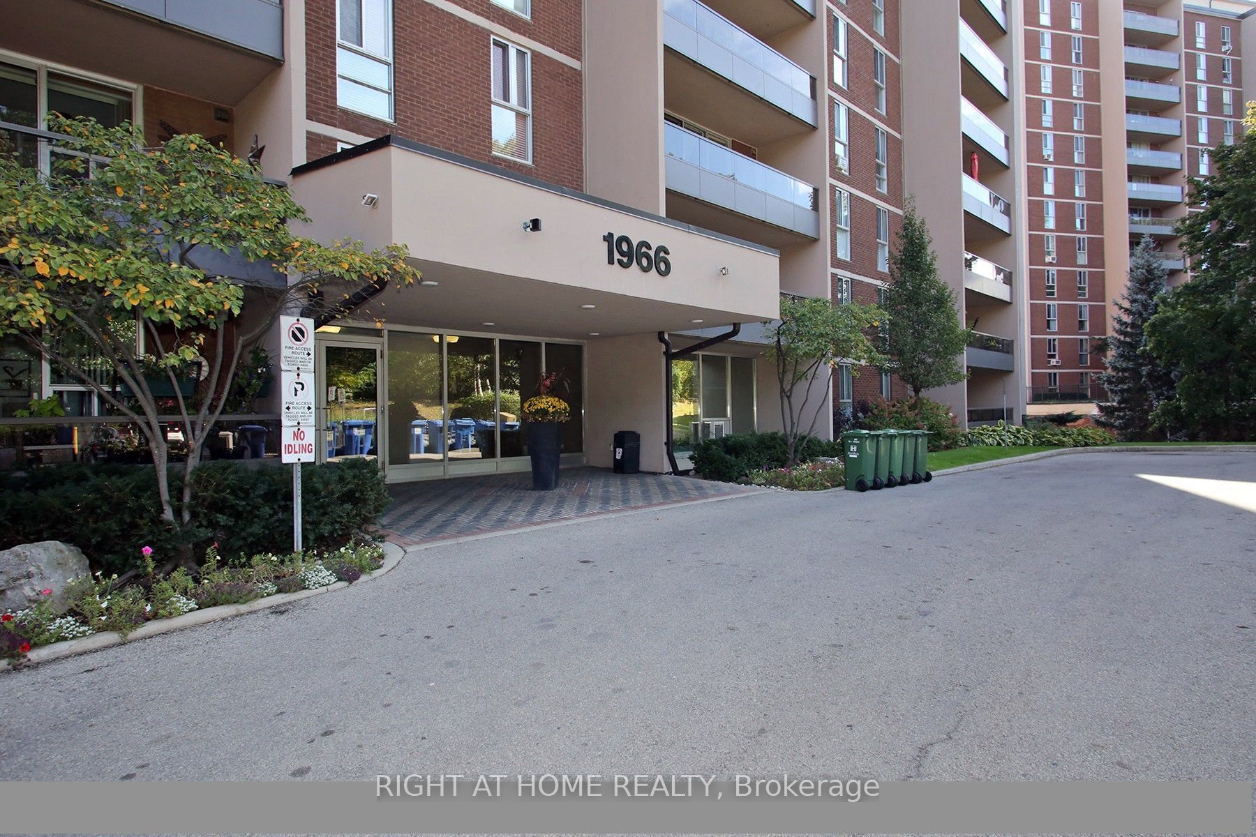 1966 W Main St 404