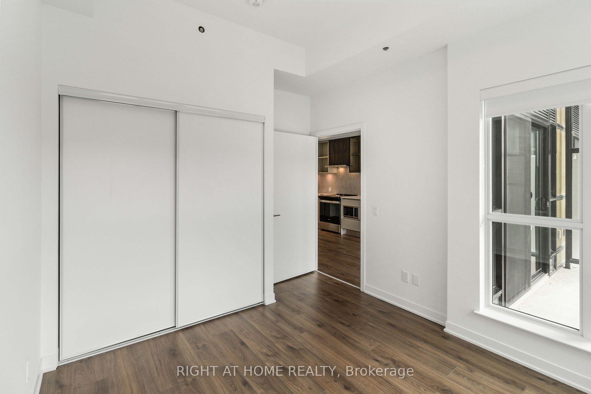 405 W Dundas St 532