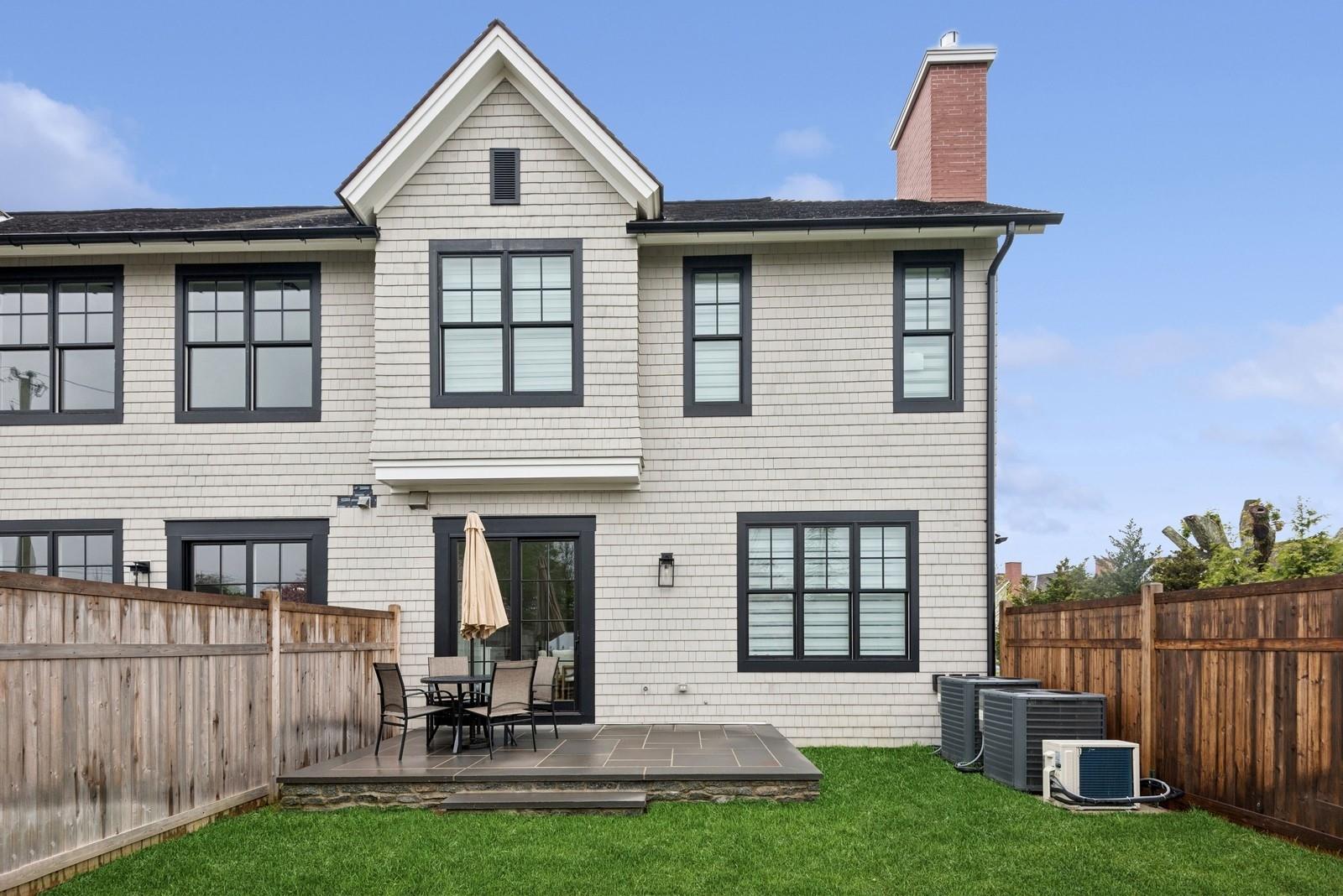 8 Magnolia Drive 2A