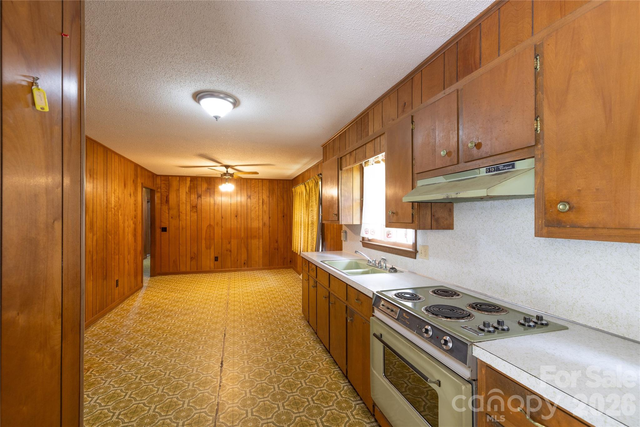 2209 Woodhurst Lane