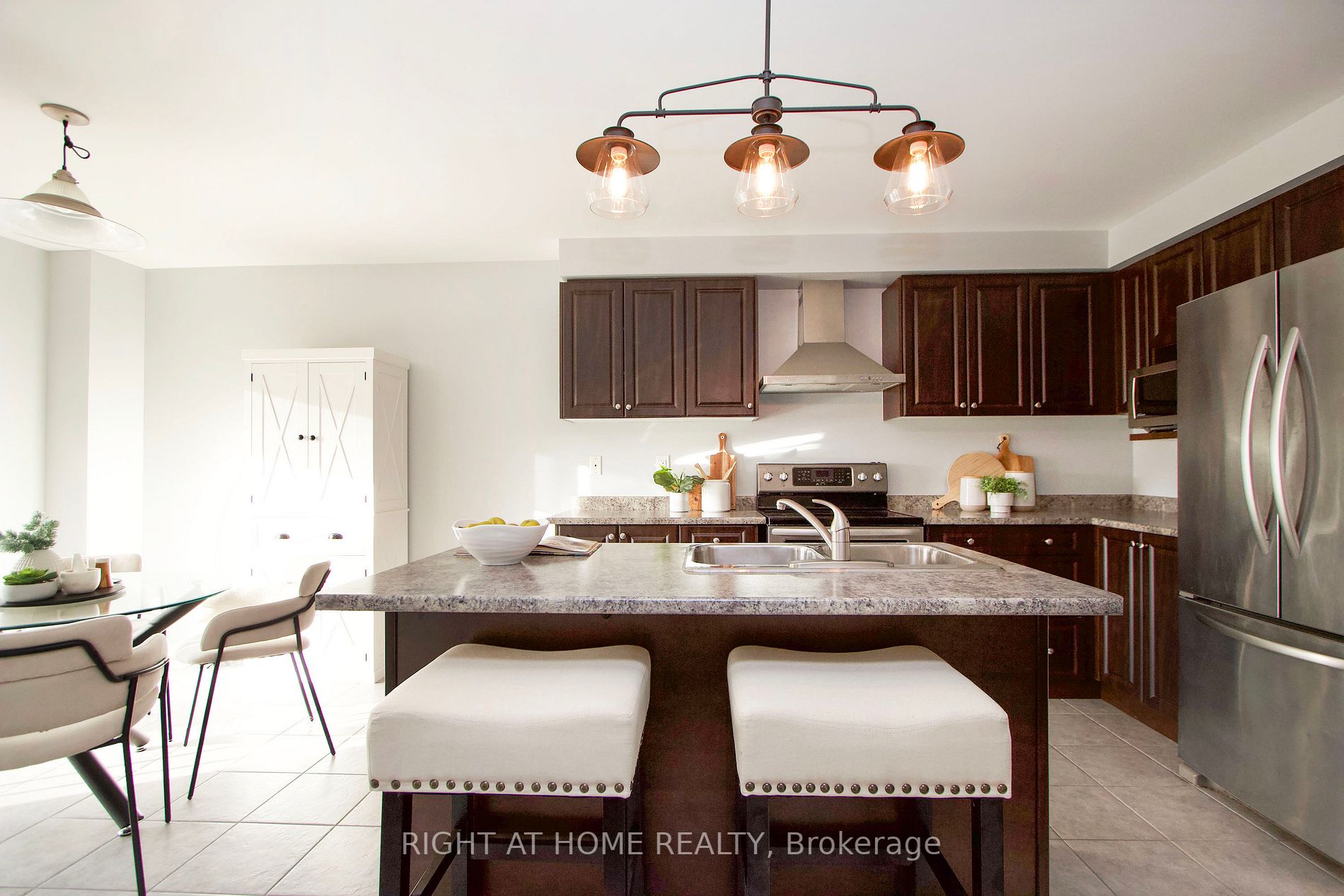 1072 Edward Bolton Cres