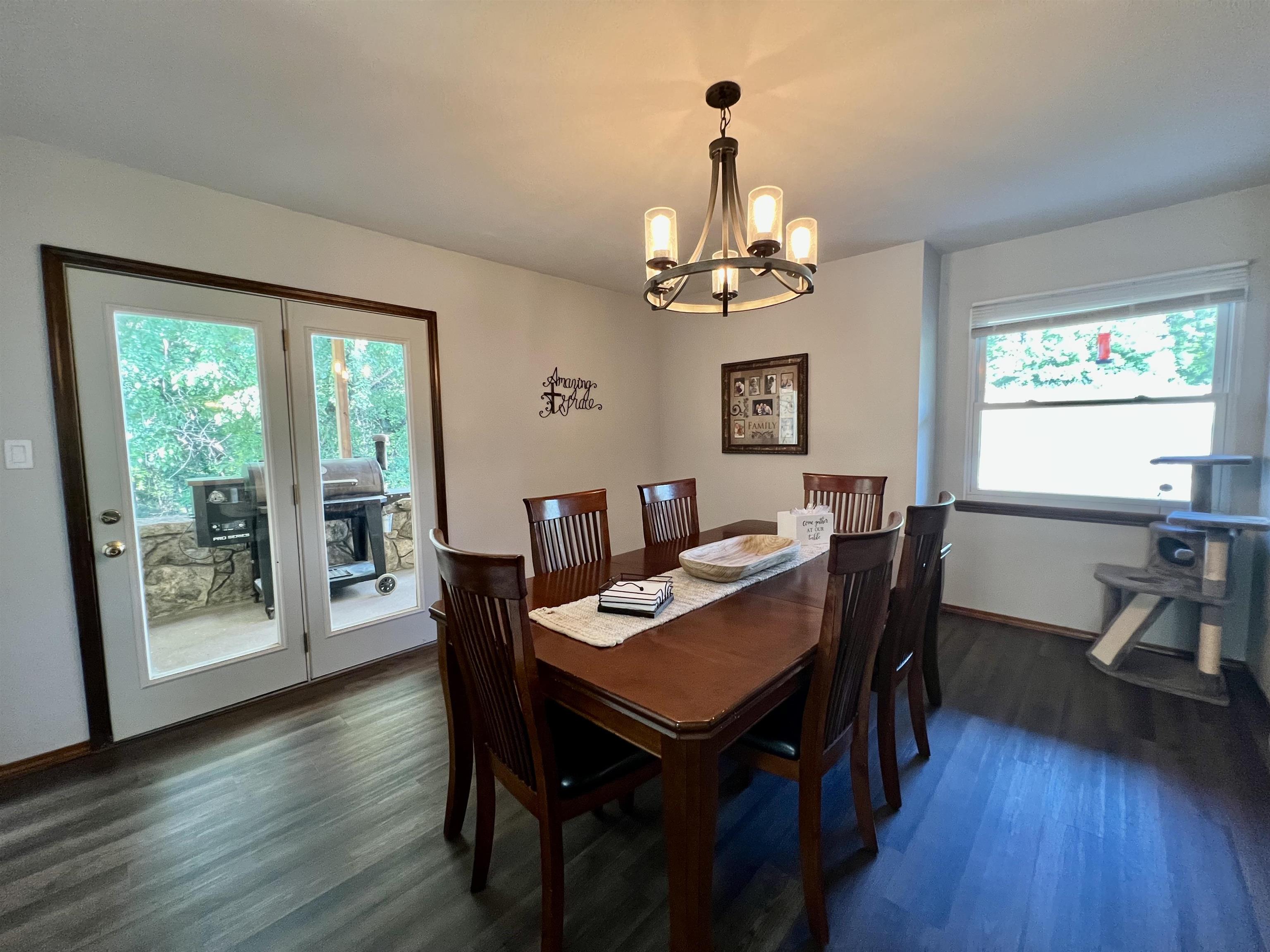 1402 E Madison