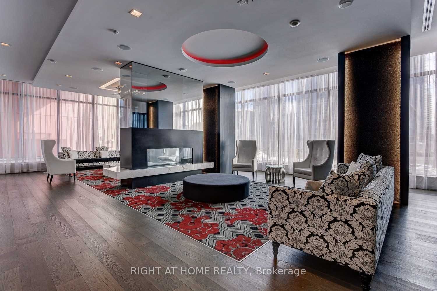 560 W Front St 417