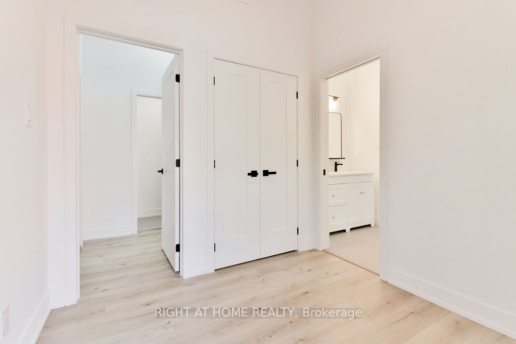 45 Brock Ave 101