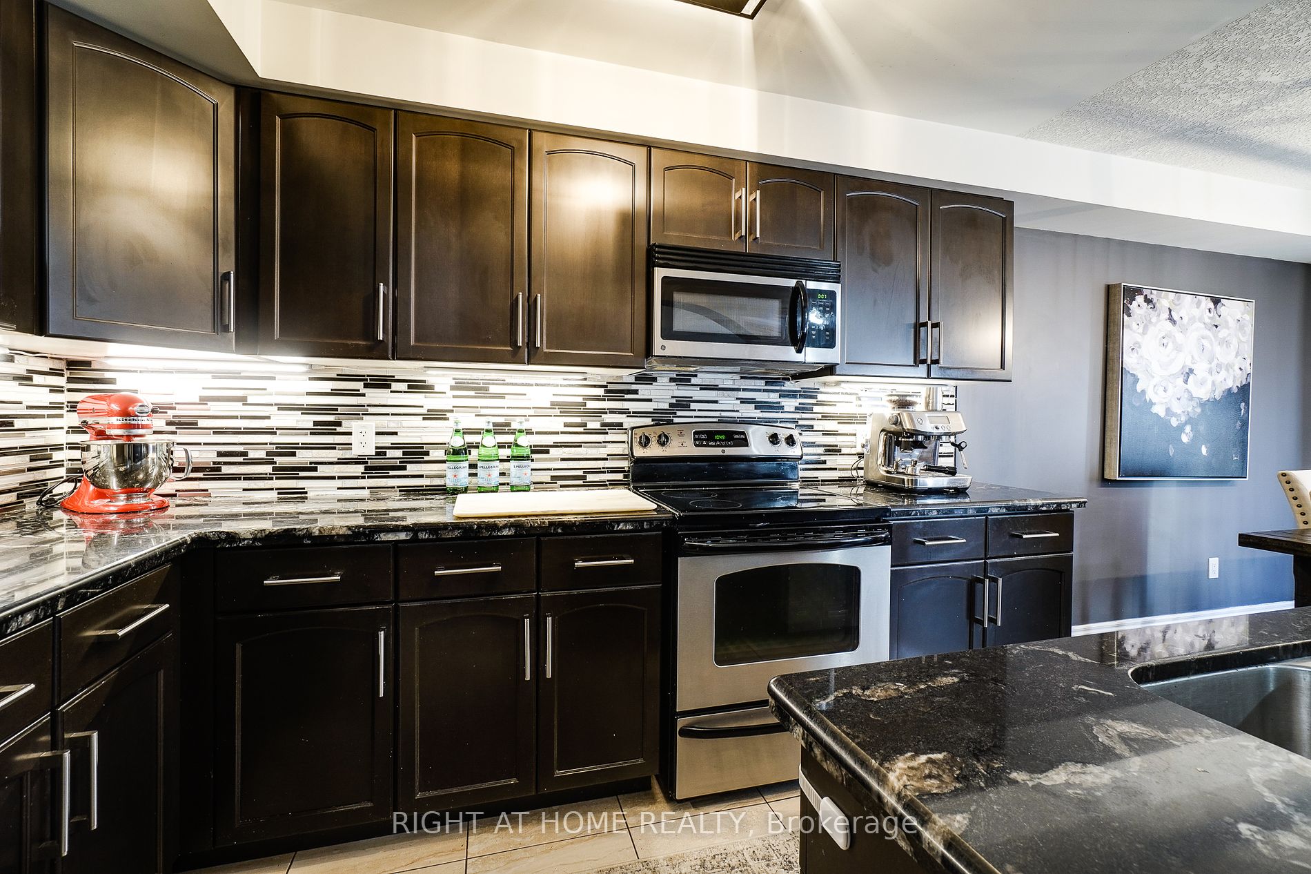 70 Highgate Dr 12