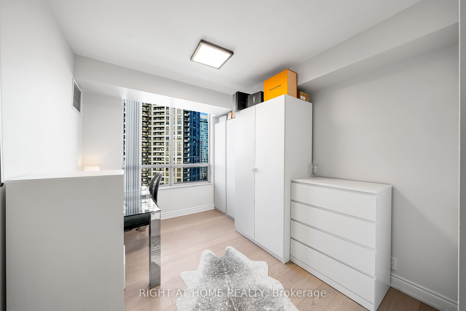 80 S Harrison Garden Blvd 1122