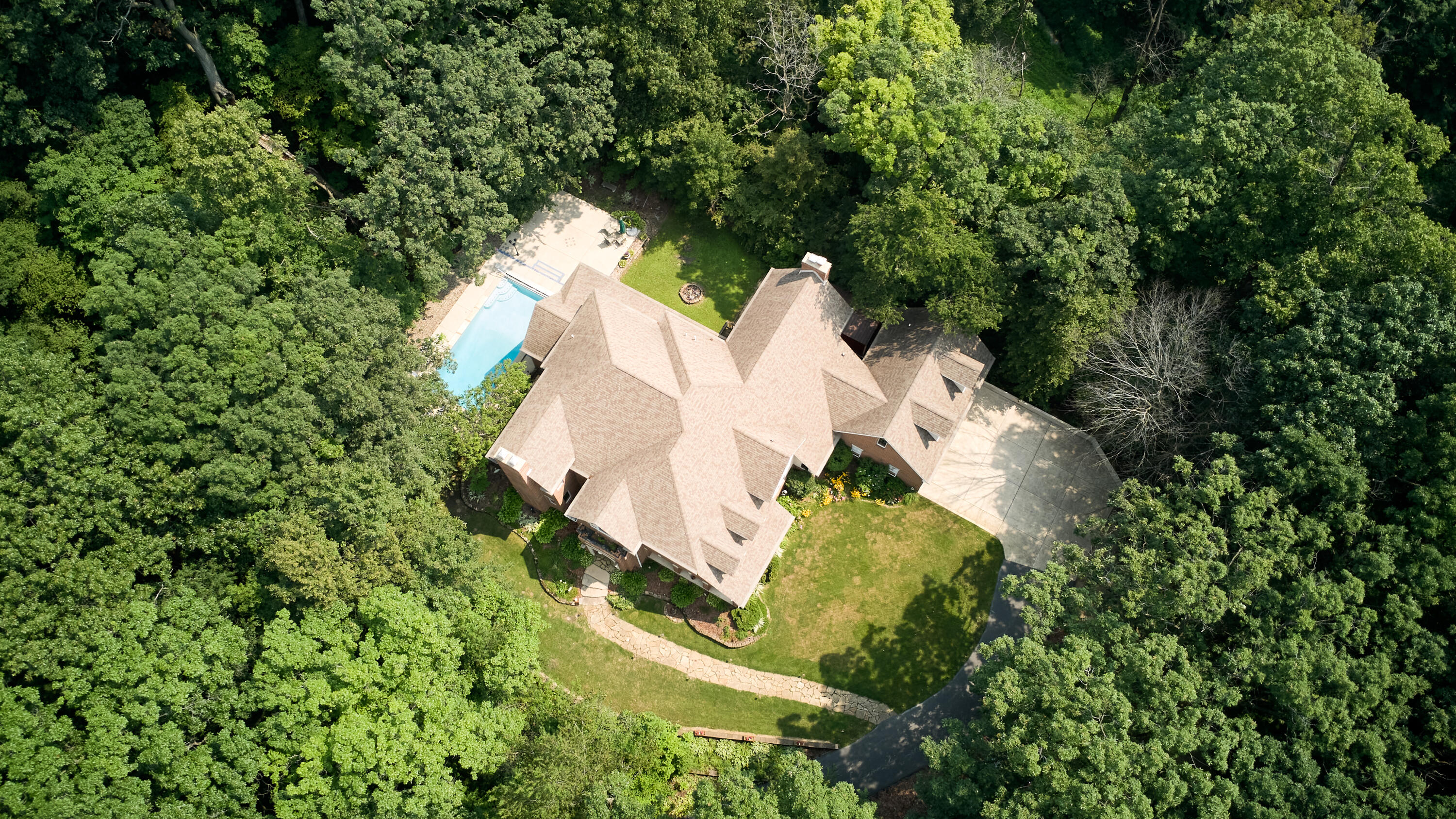 273 Bridlewood Lane in Valparaiso