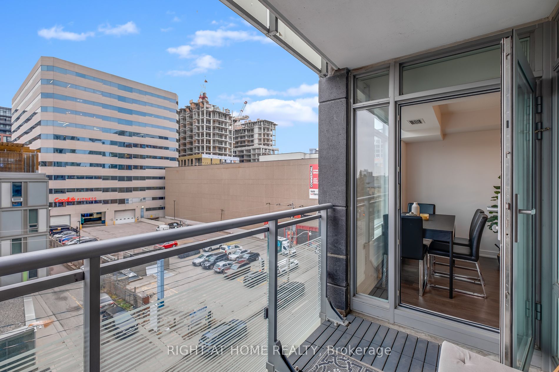 525 W Adelaide St 609