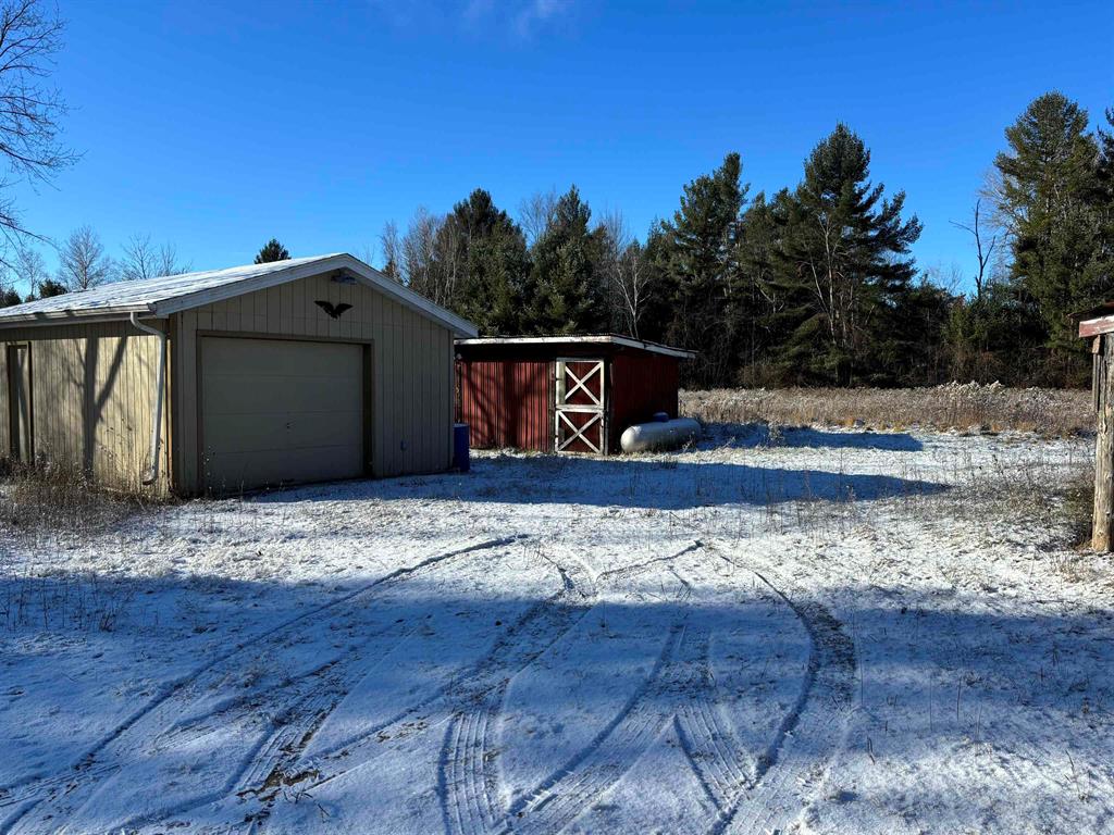 Prime property if you are looking to build your dream home. Sadler Creek running thru the east side of the property.This property is a combination of woods, open field for farming,animals,and great hunting. There is a garage, and a covered lean-to for vehicles, mowers, and any equipment. The property already has a well, and septic. This property is only 15 minutes to schools, hospital, and shopping.