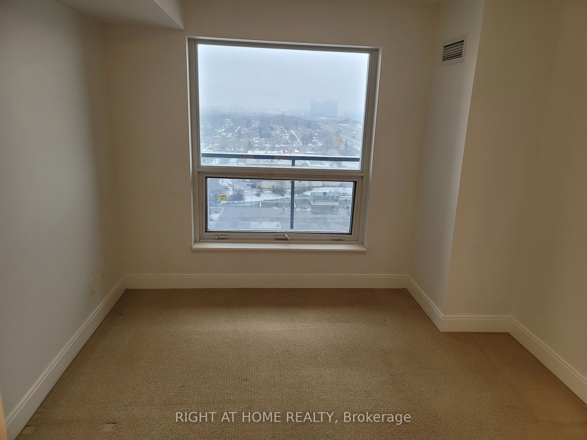 125 Village Green Sq 2001