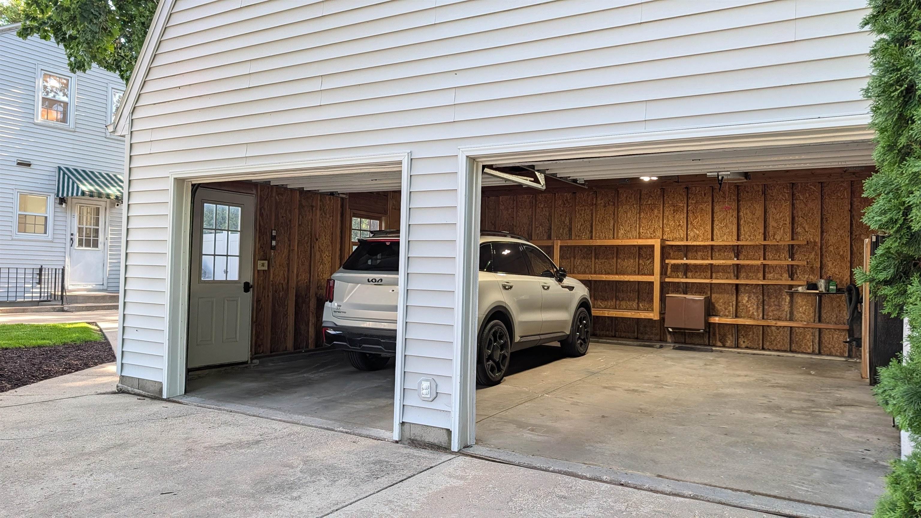 1325 W Lincoln