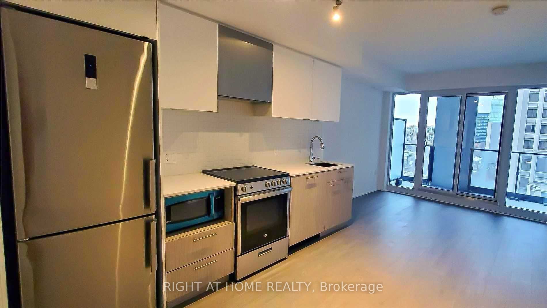 251 Jarvis St 818